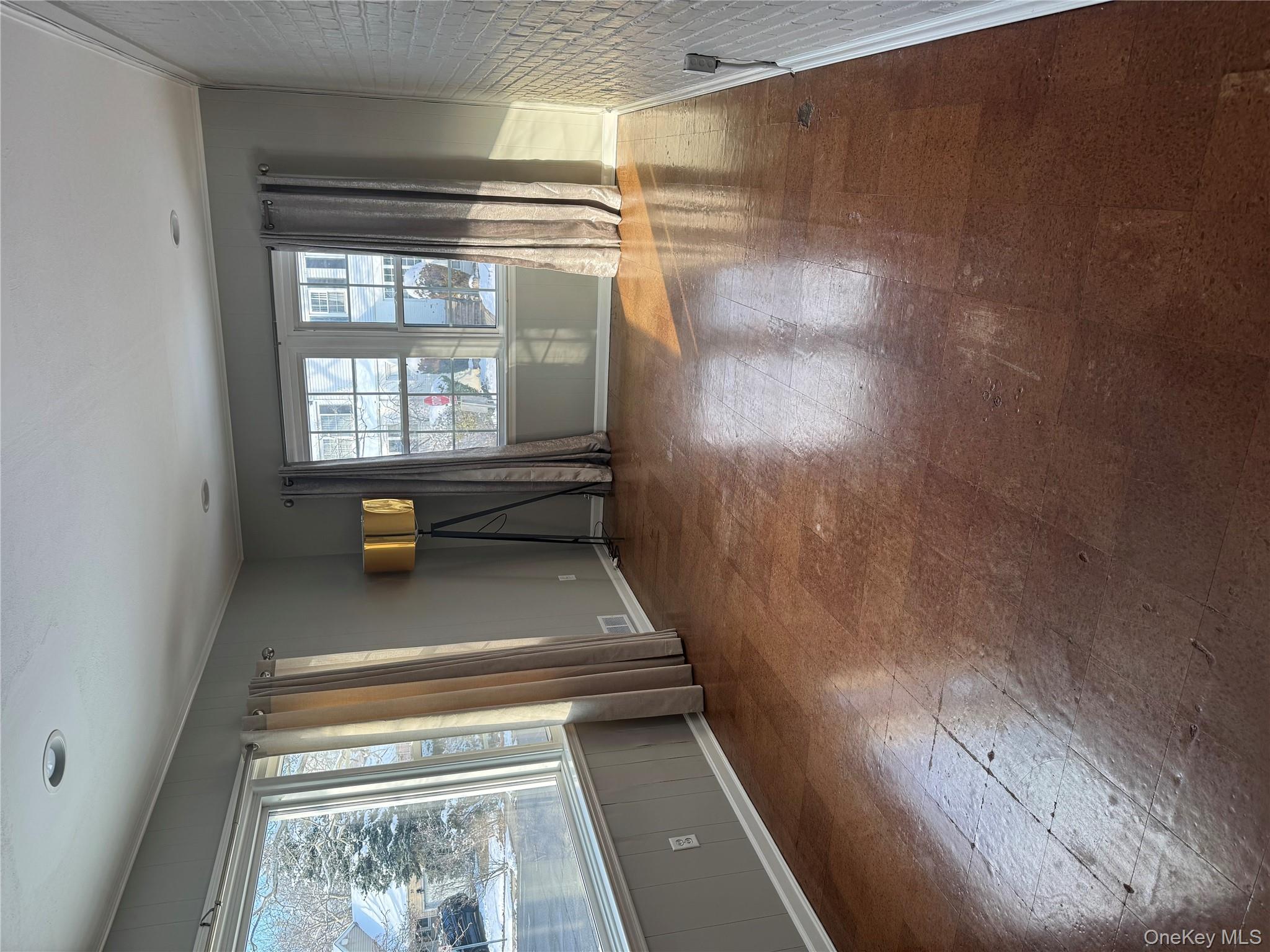 31 Flower Road, Valley Stream, NY 11581