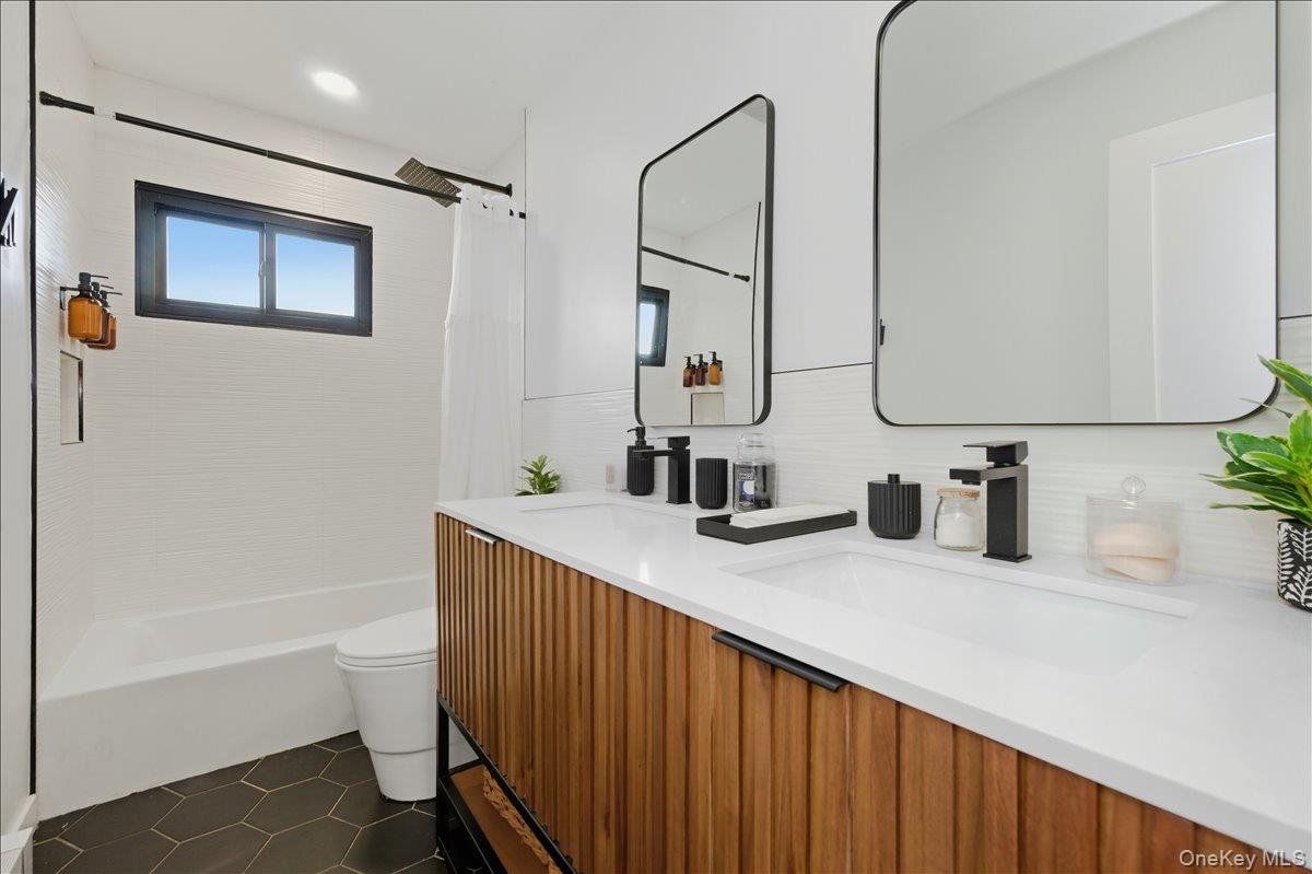 957 Cherrywood Drive, Baldwin, NY 11510