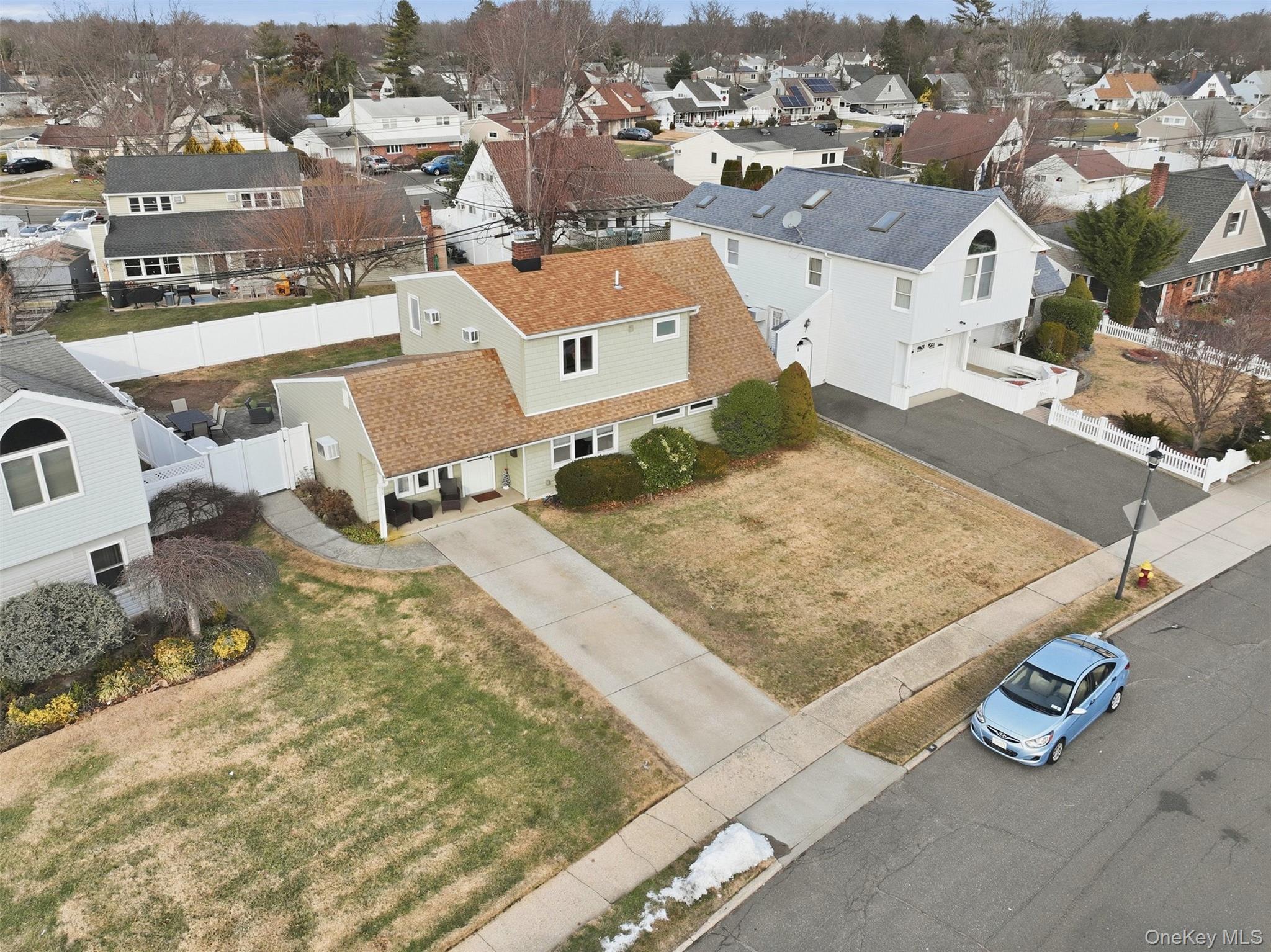 35 Twin Lane N, Wantagh, NY 11793