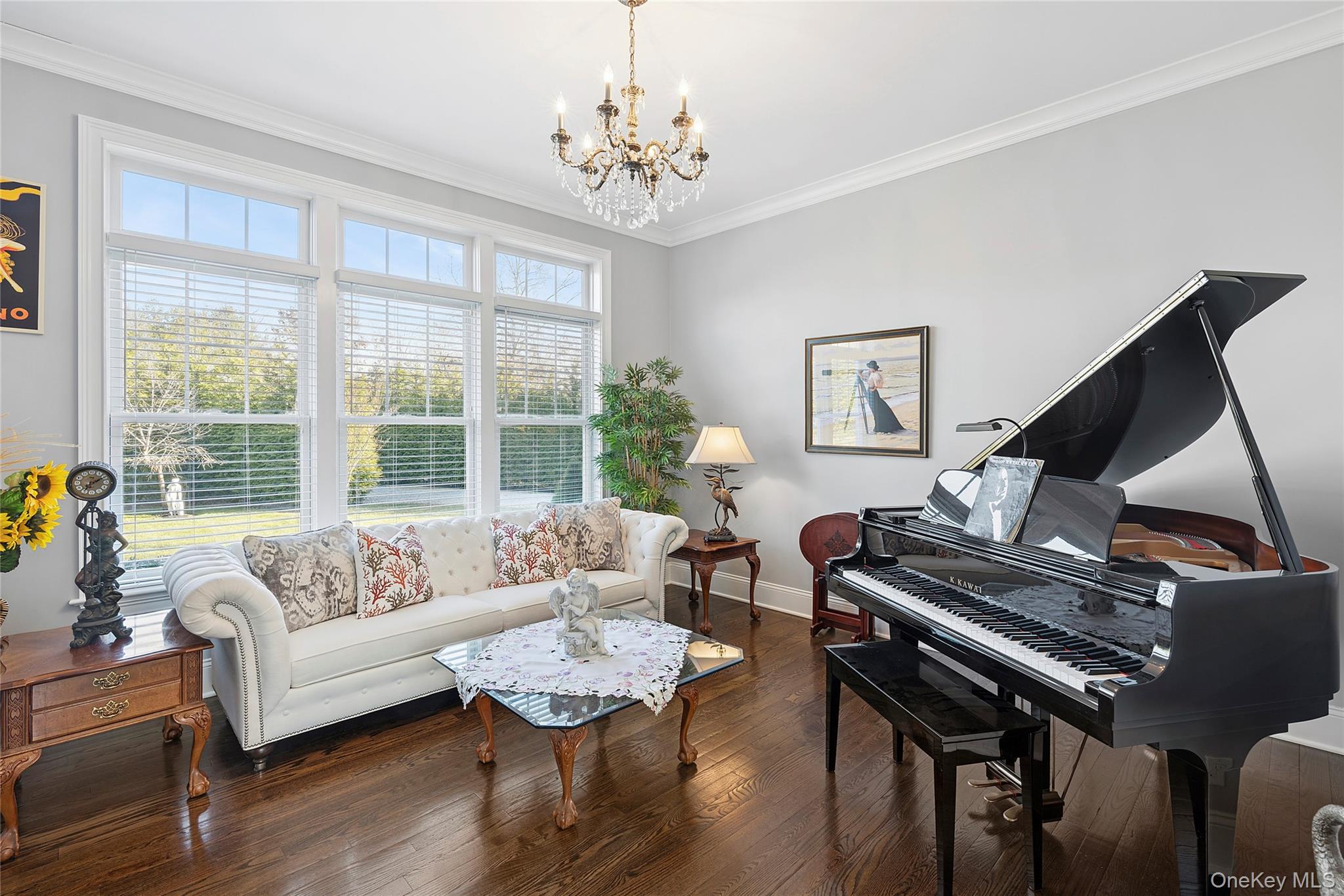 106 E Tiana Road, Hampton Bays, NY 11946