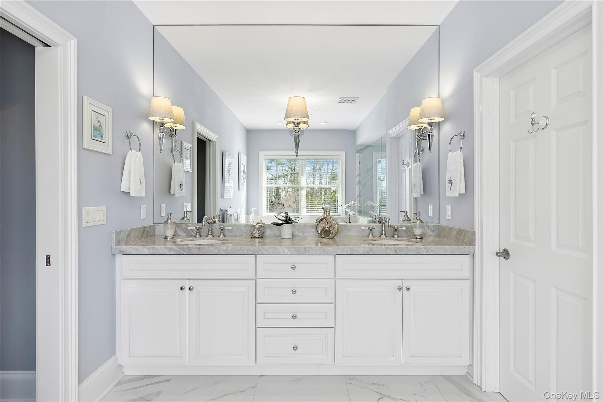 106 E Tiana Road, Hampton Bays, NY 11946