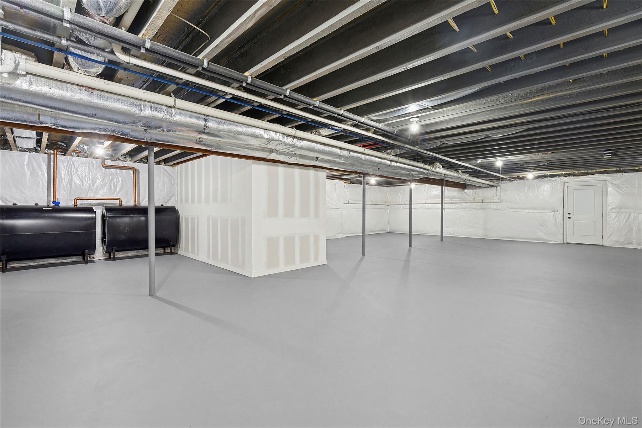 106 E Tiana Road, Hampton Bays, NY 11946