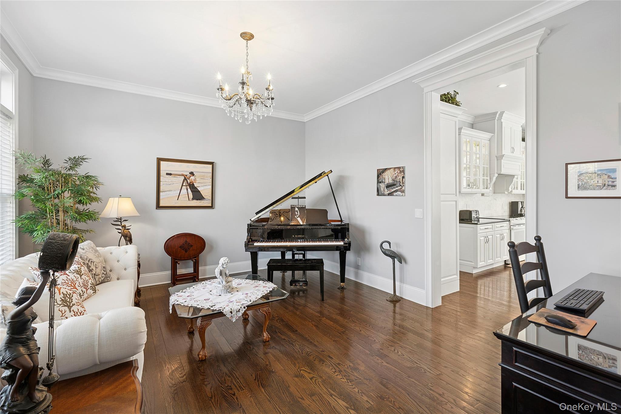 106 E Tiana Road, Hampton Bays, NY 11946