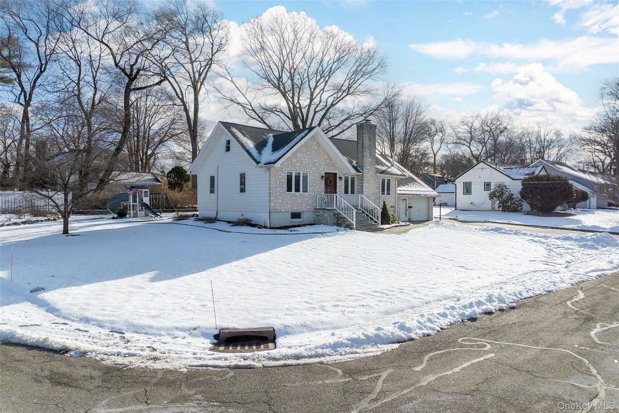 2 Henry Court, Nanuet, NY 10954