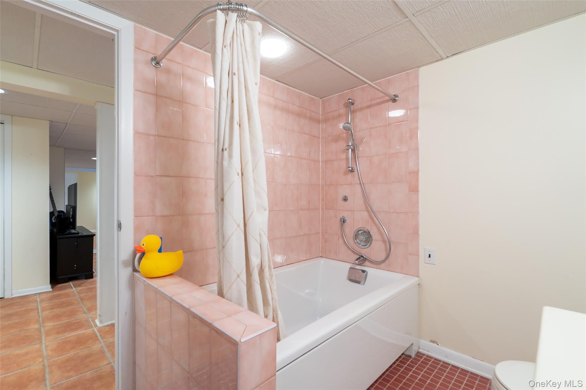 2 Henry Court, Nanuet, NY 10954