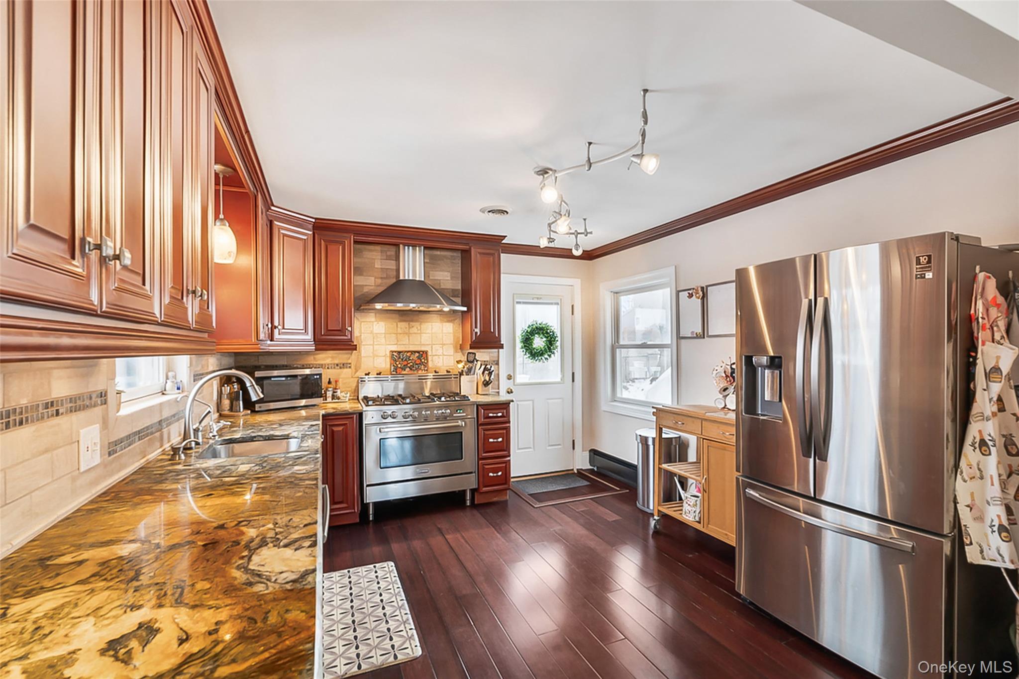 2 Henry Court, Nanuet, NY 10954