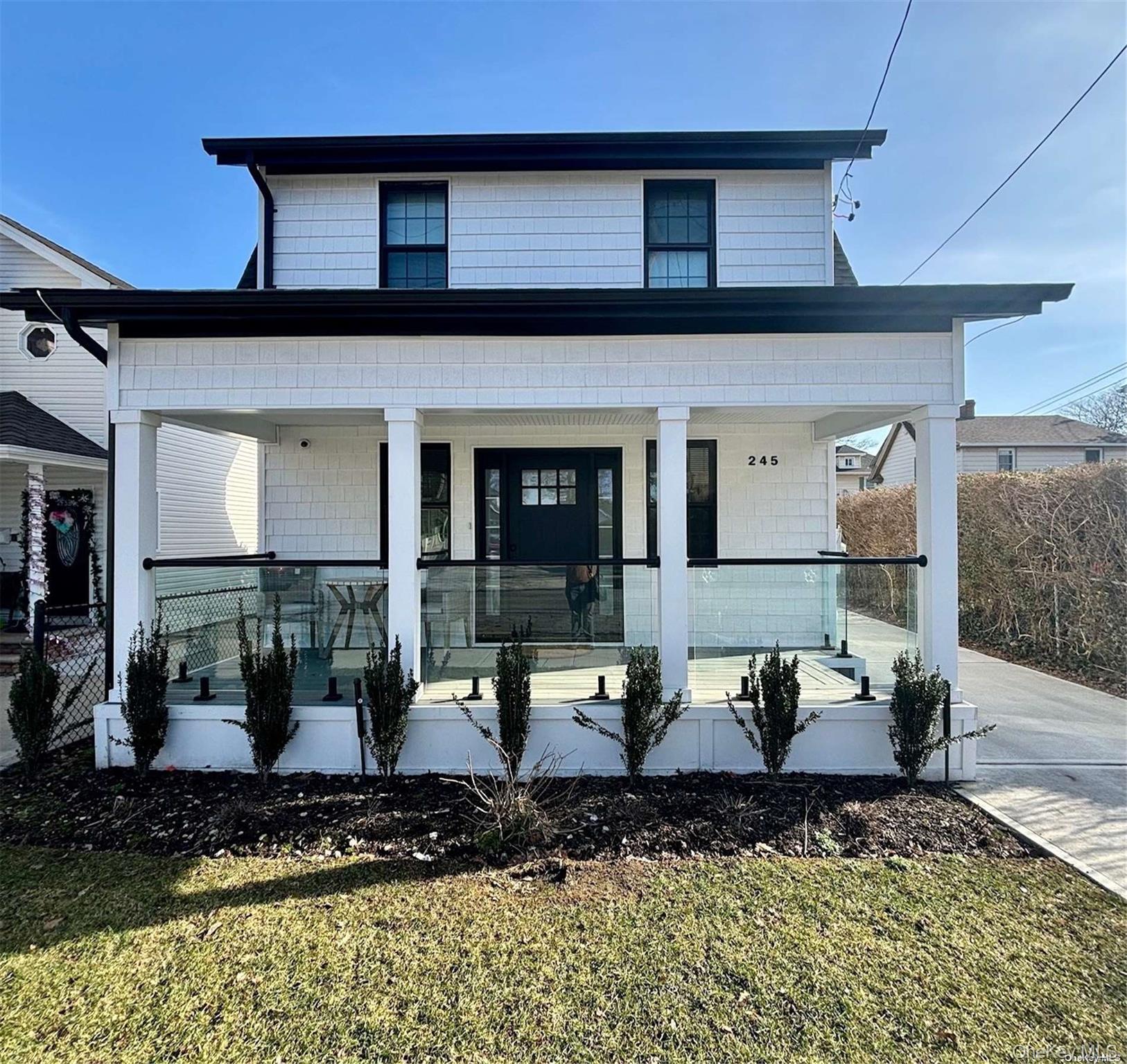 245 Garfield Avenue, Mineola, NY 11501