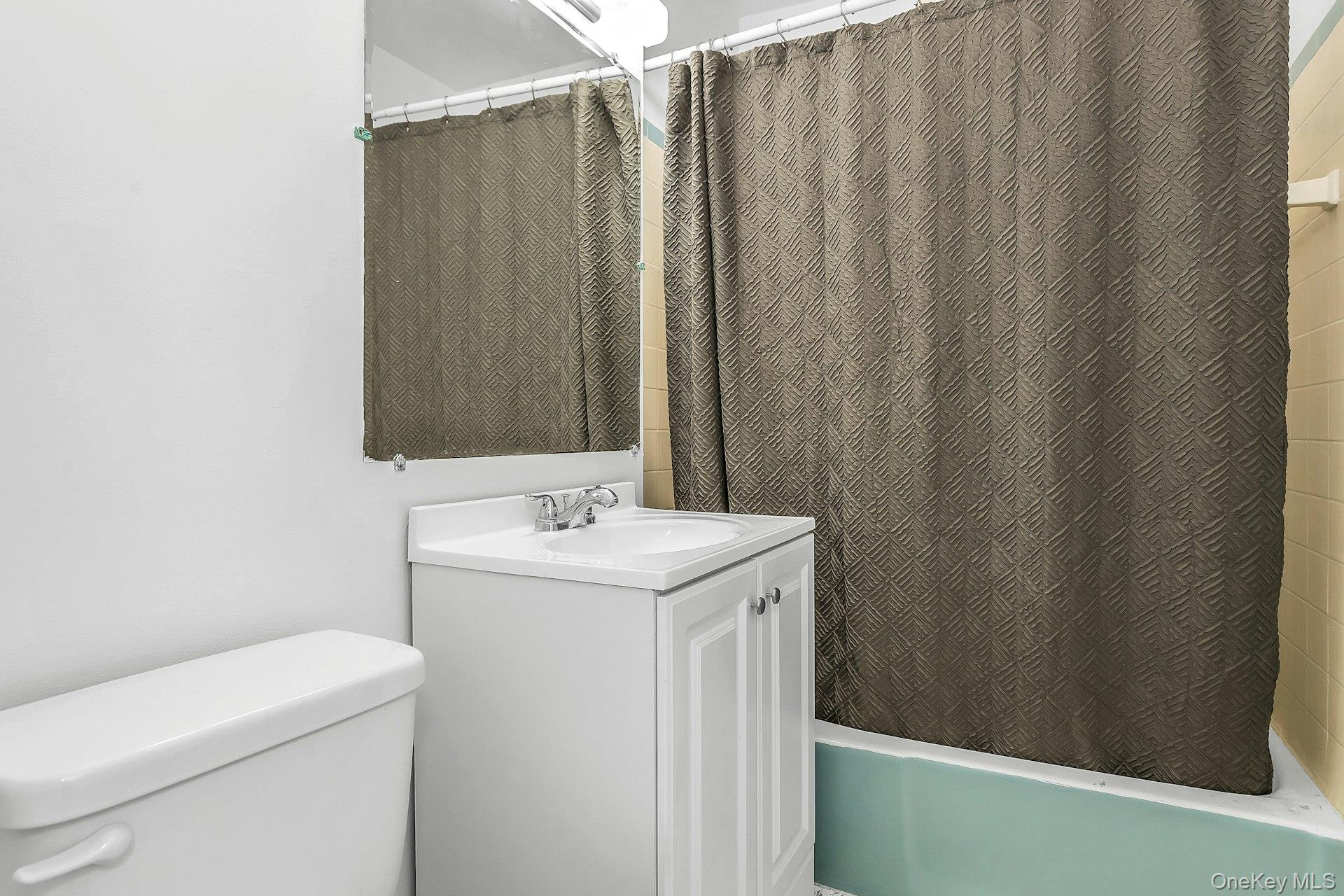 75 Noble # 121, Lynbrook, NY 11563