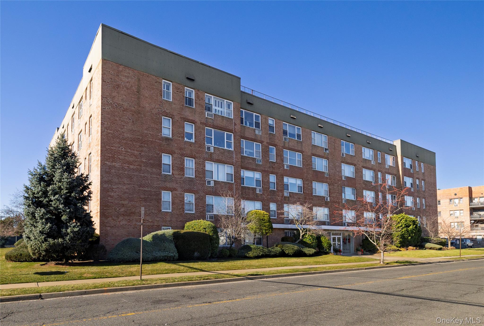 280 Guy Lombardo Avenue # 3D, Freeport, NY 11520