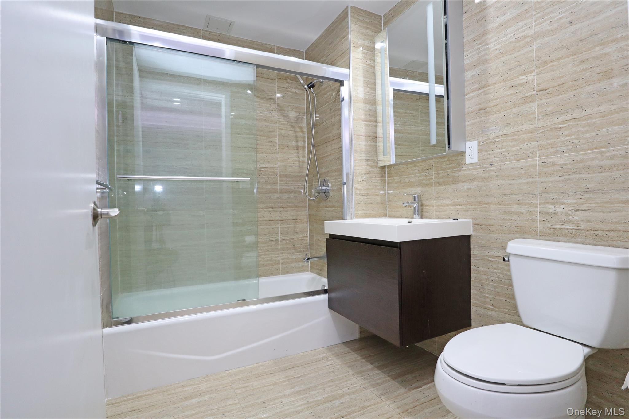 15815 Union Turnpike # 3F, Fresh Meadows, NY 11366