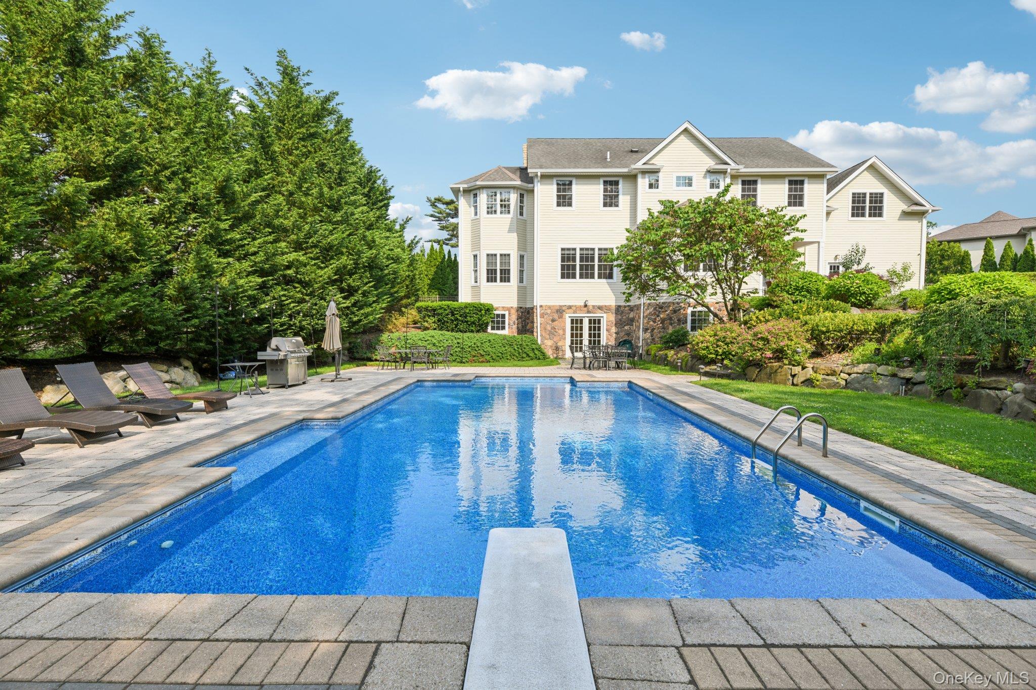 4 Celestial Court, Saint James, NY 11780