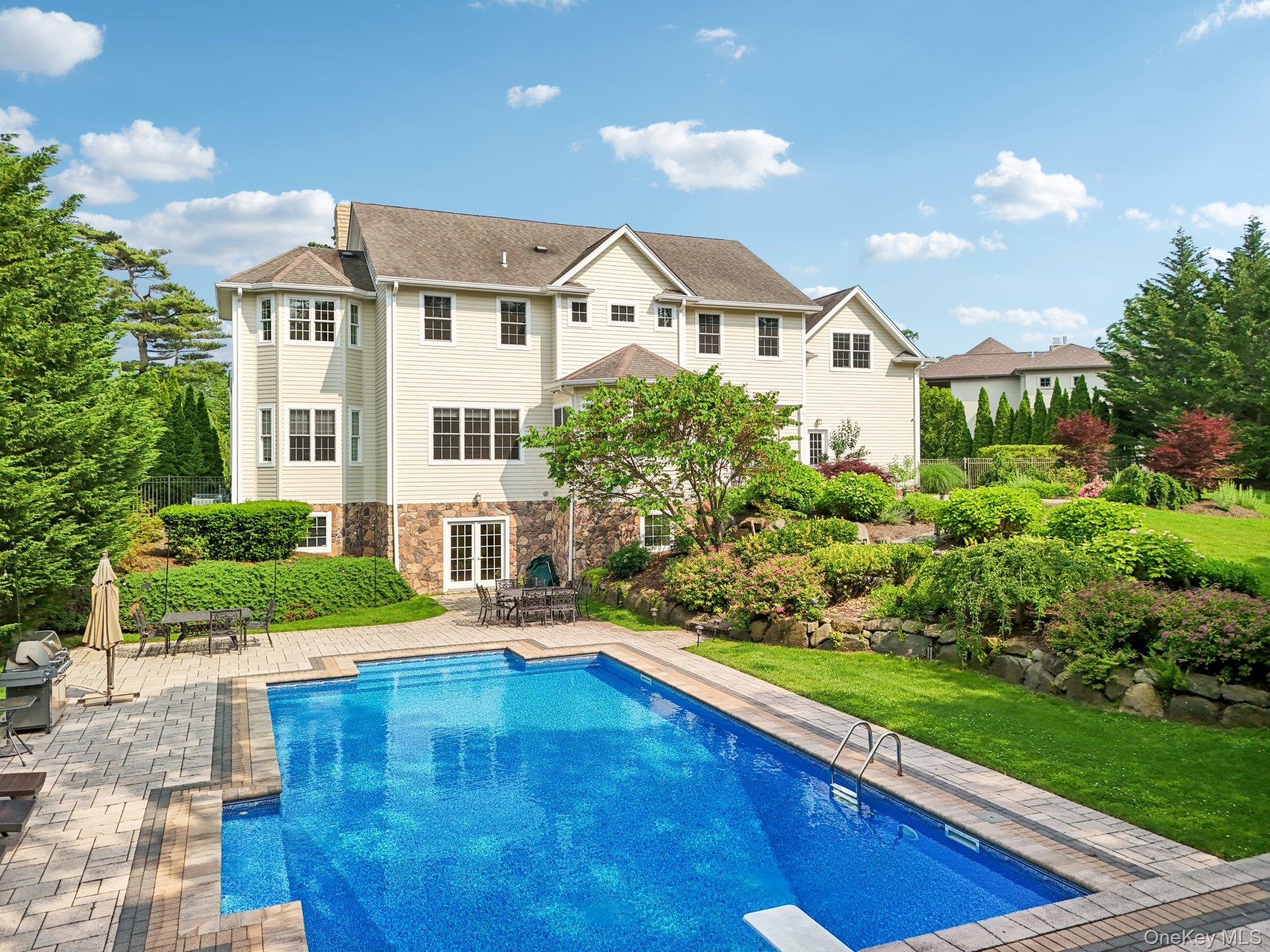 4 Celestial Court, Saint James, NY 11780