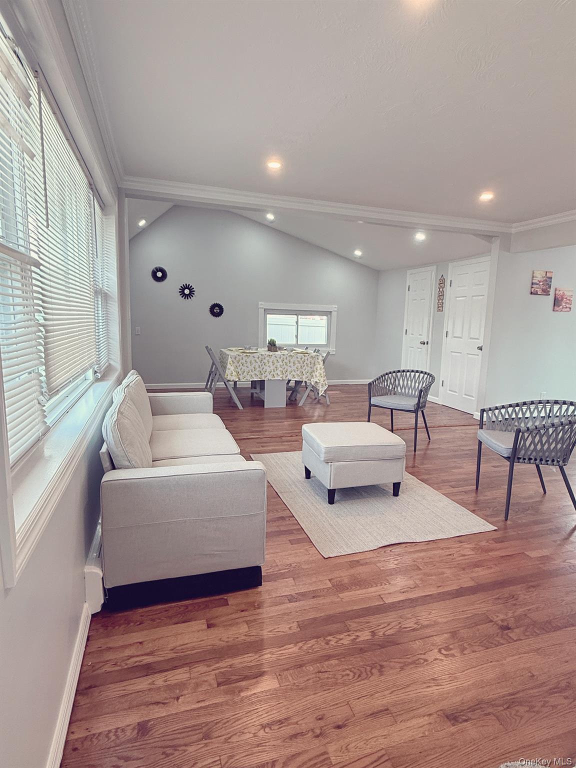 96 S Windhorst Avenue, Bethpage, NY 11714