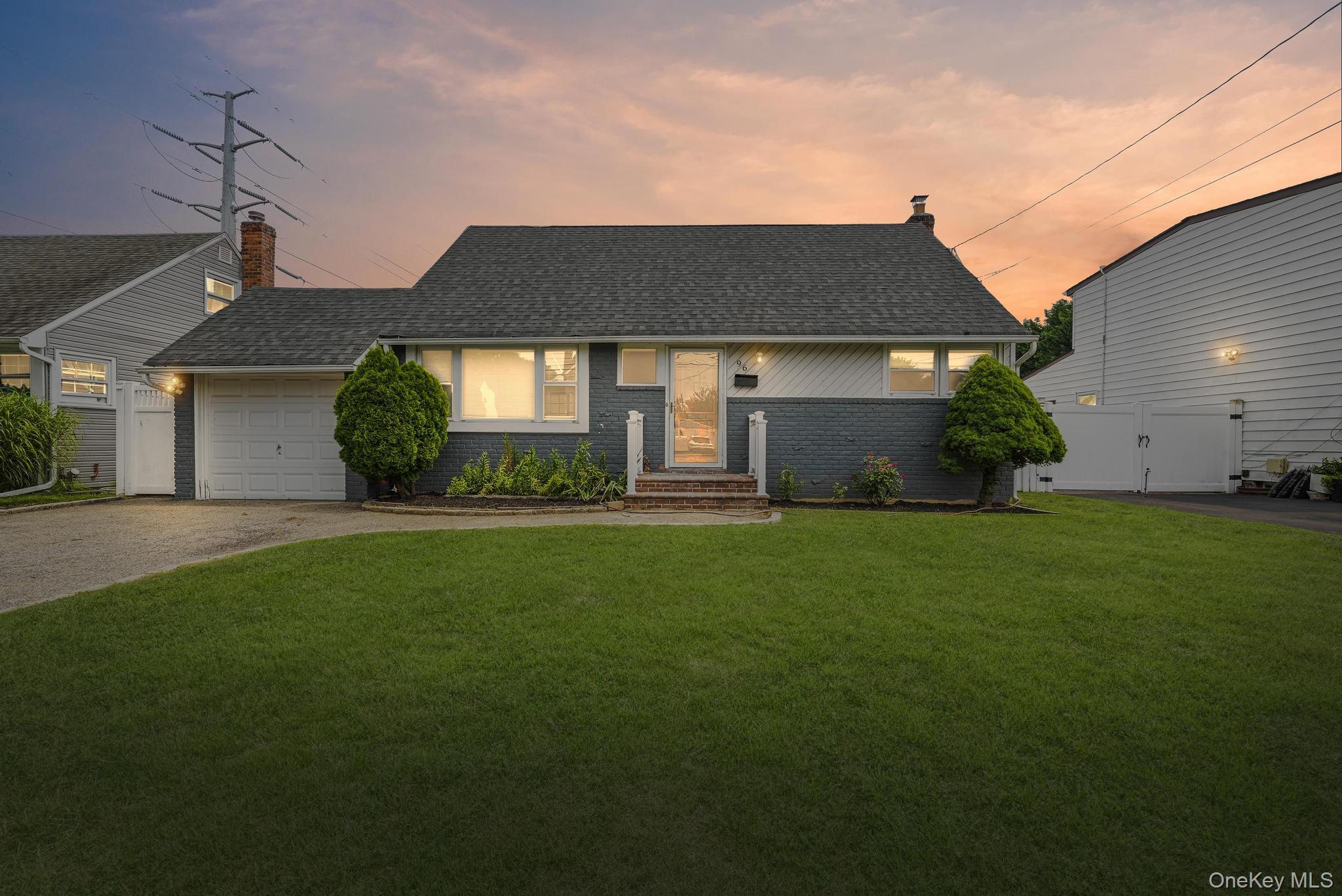 96 S Windhorst Avenue, Bethpage, NY 11714