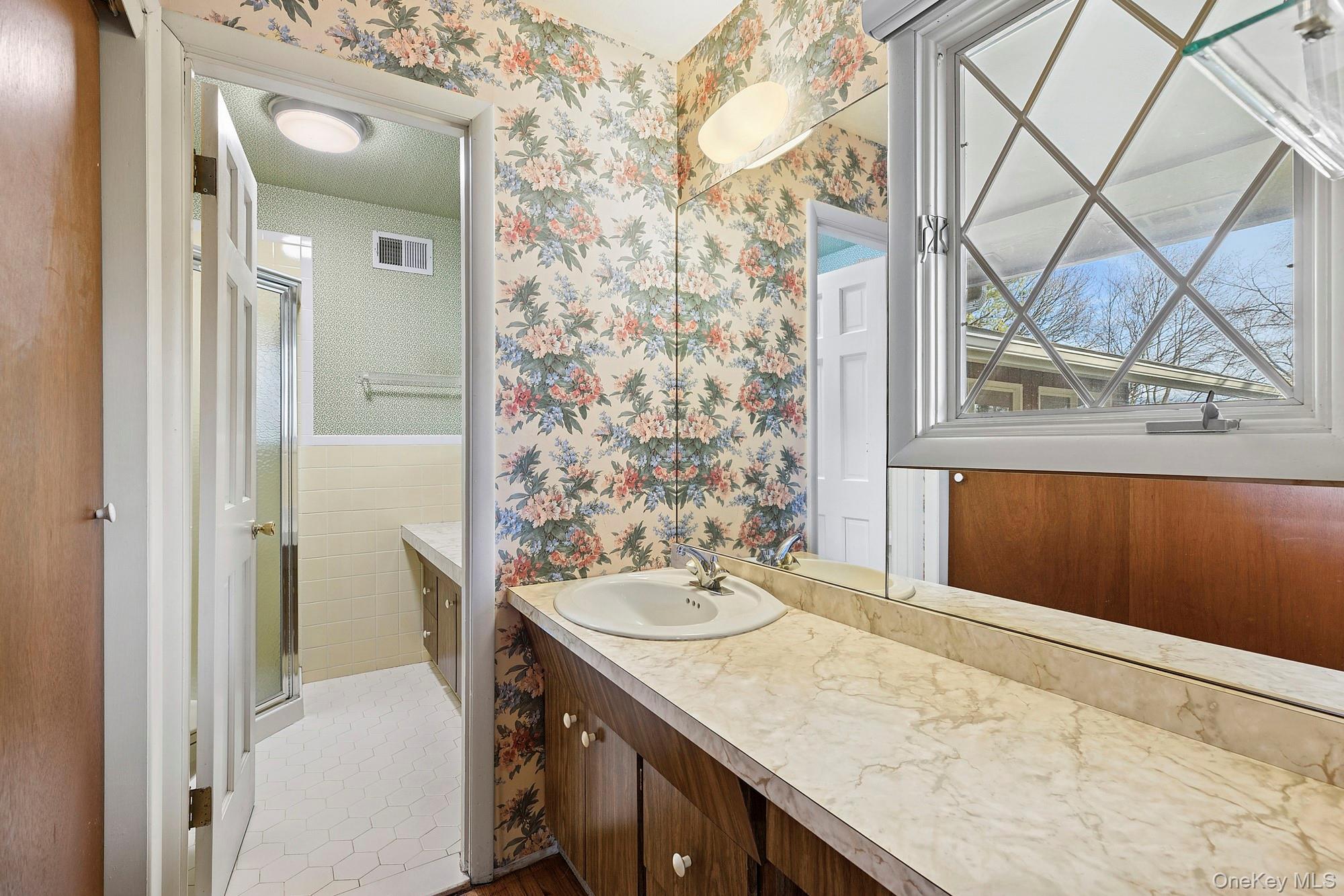 41 Spring Hollow Road, Centerport, NY 11721