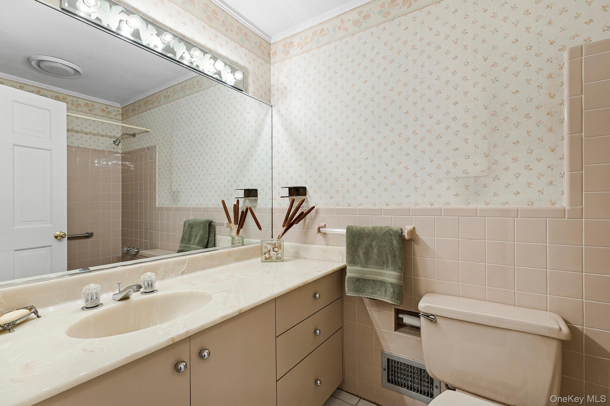 41 Spring Hollow Road, Centerport, NY 11721