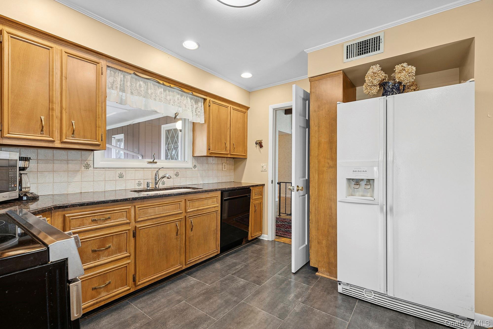 41 Spring Hollow Road, Centerport, NY 11721