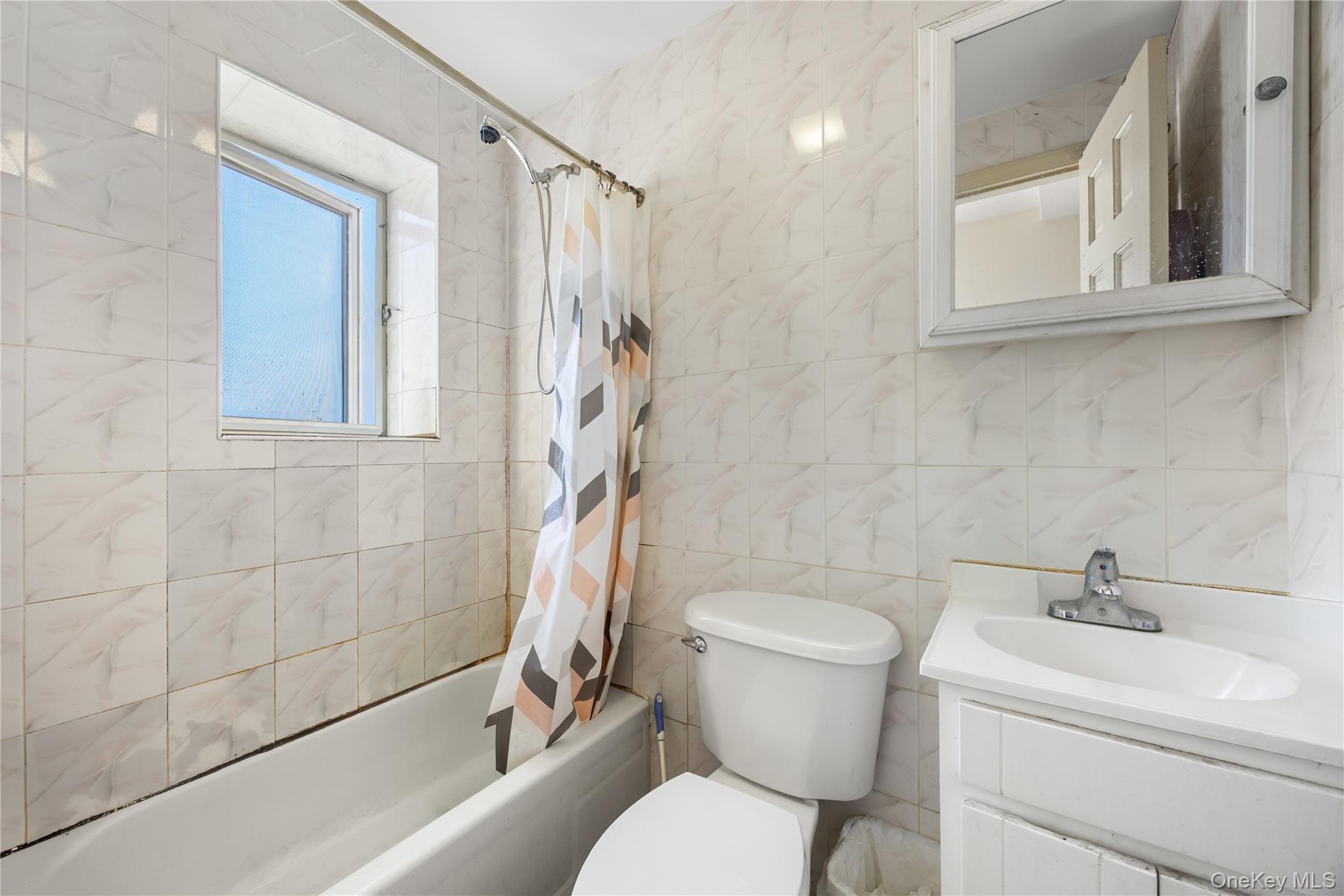 131-44 40th Road, Flushing, NY 11354