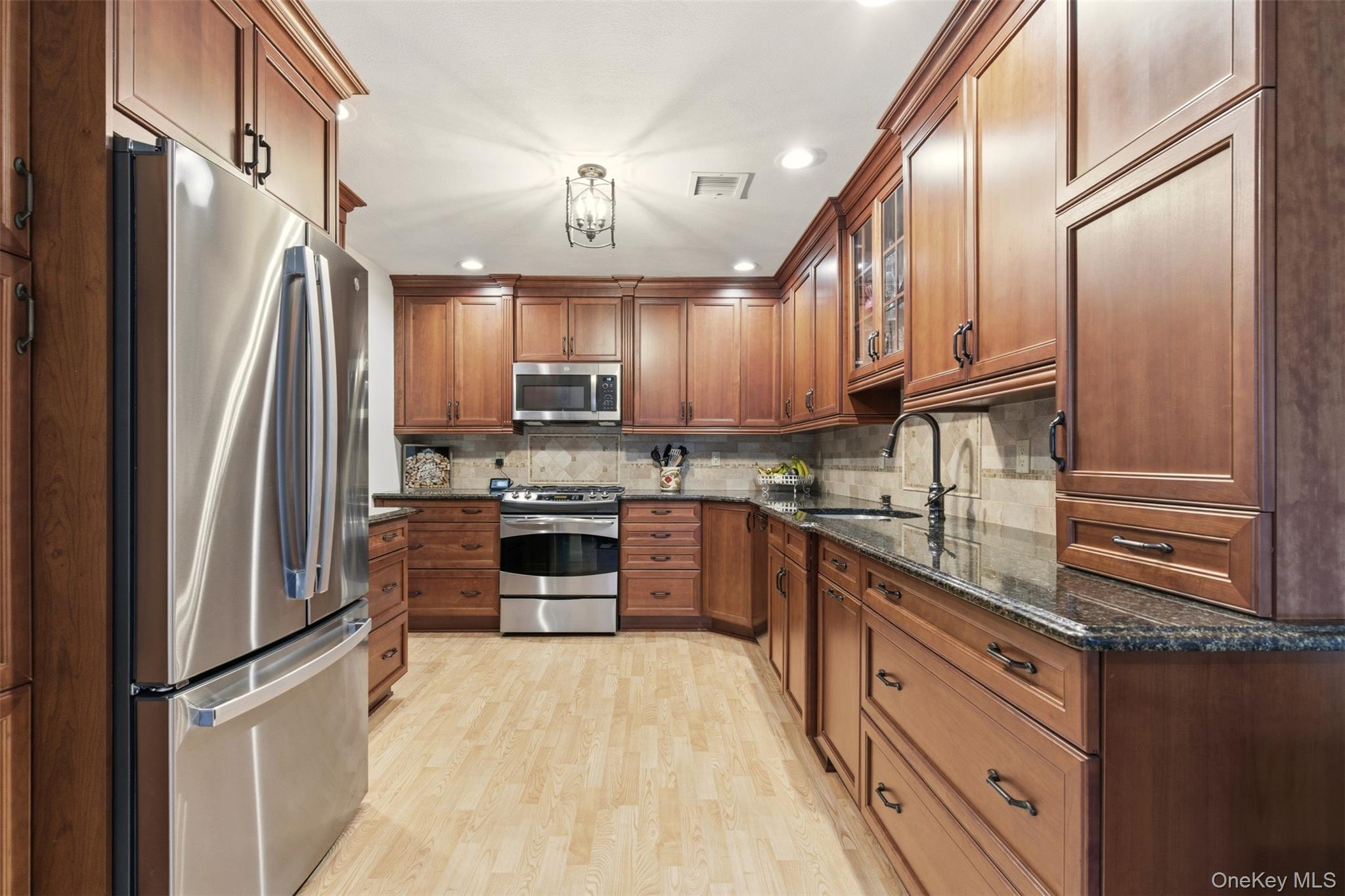 11 Indian Trace, Kings Park, NY 11754