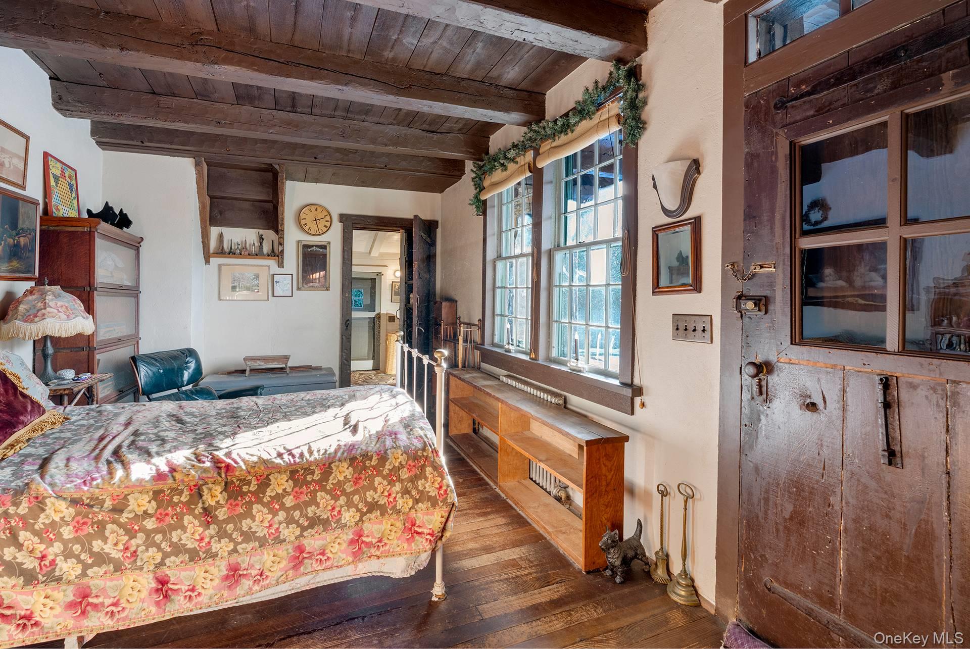 10 John Street, Southampton, NY 11968