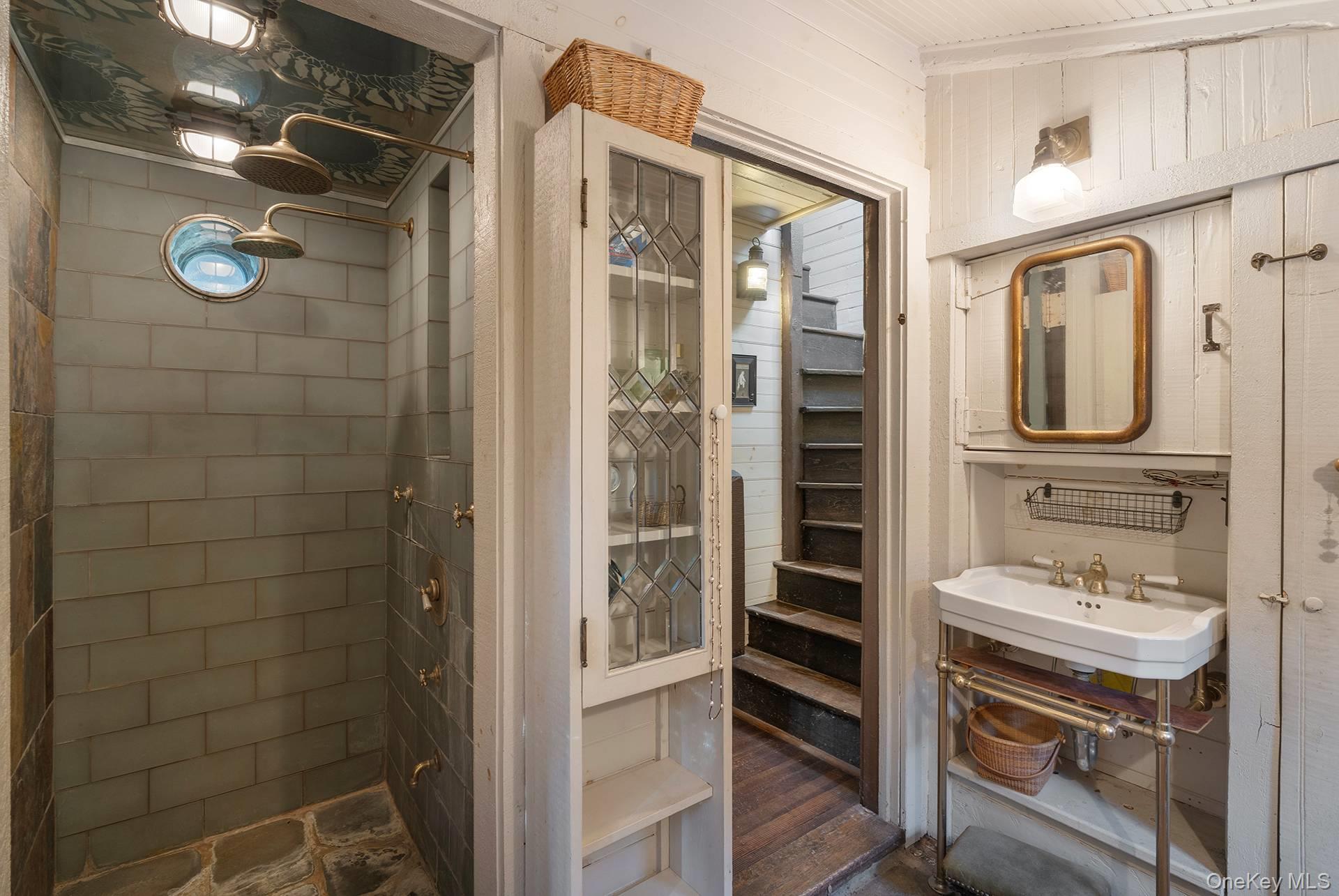 10 John Street, Southampton, NY 11968