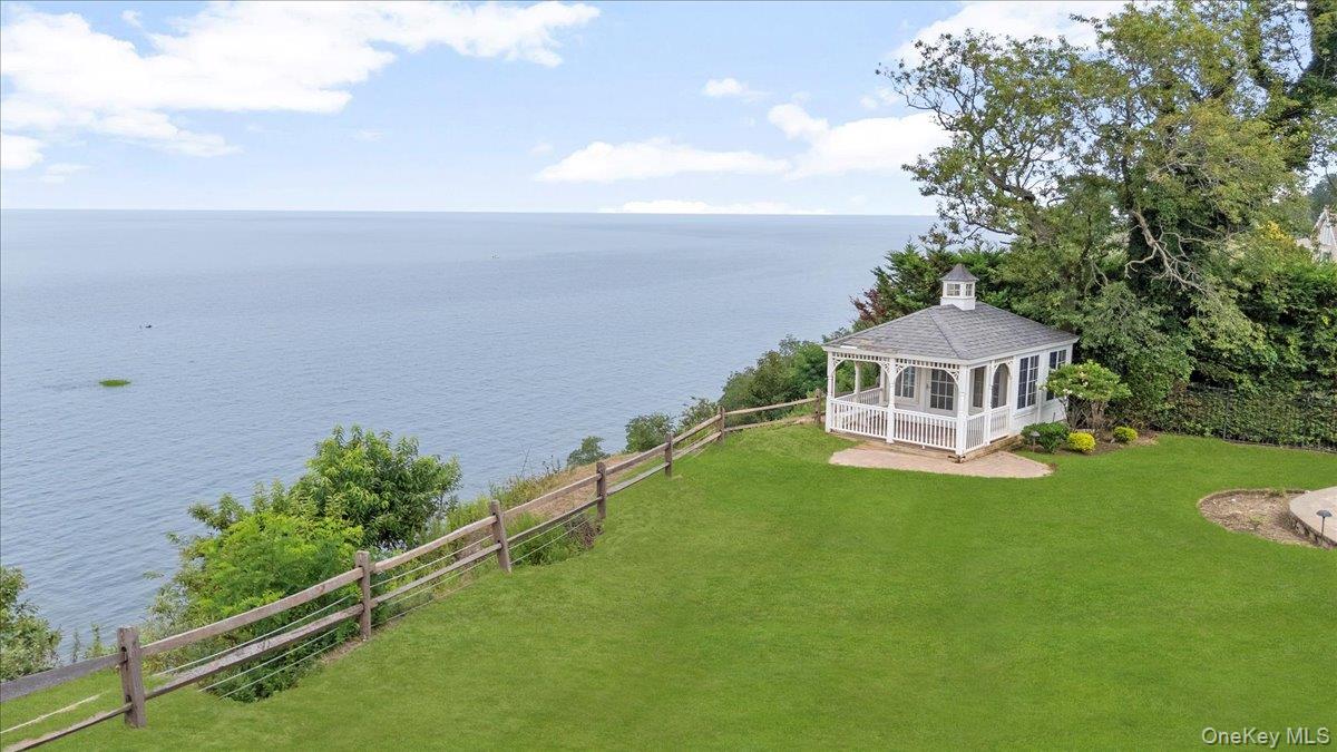 21 Seacliff Lane, Miller Place, NY 11764