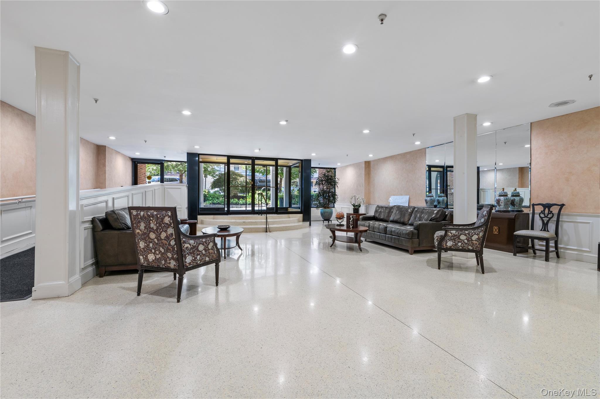 25 Chapel Place # 2L, Great Neck, NY 11021