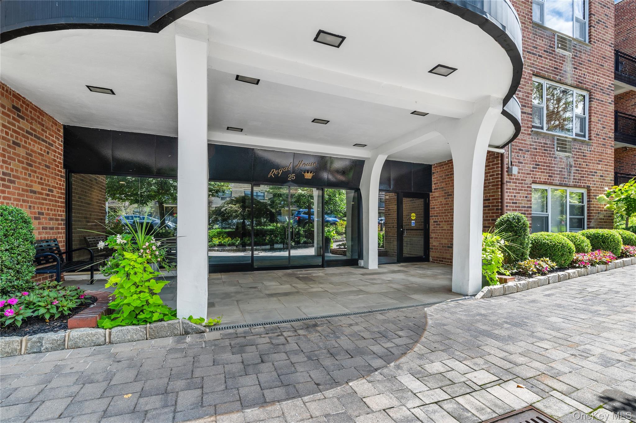 25 Chapel Place # 2L, Great Neck, NY 11021