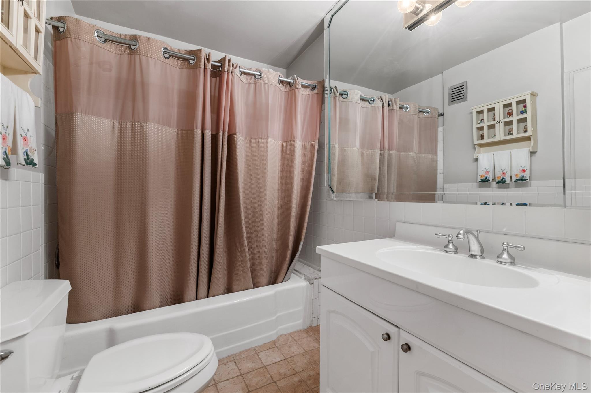 25 Chapel Place # 2L, Great Neck, NY 11021