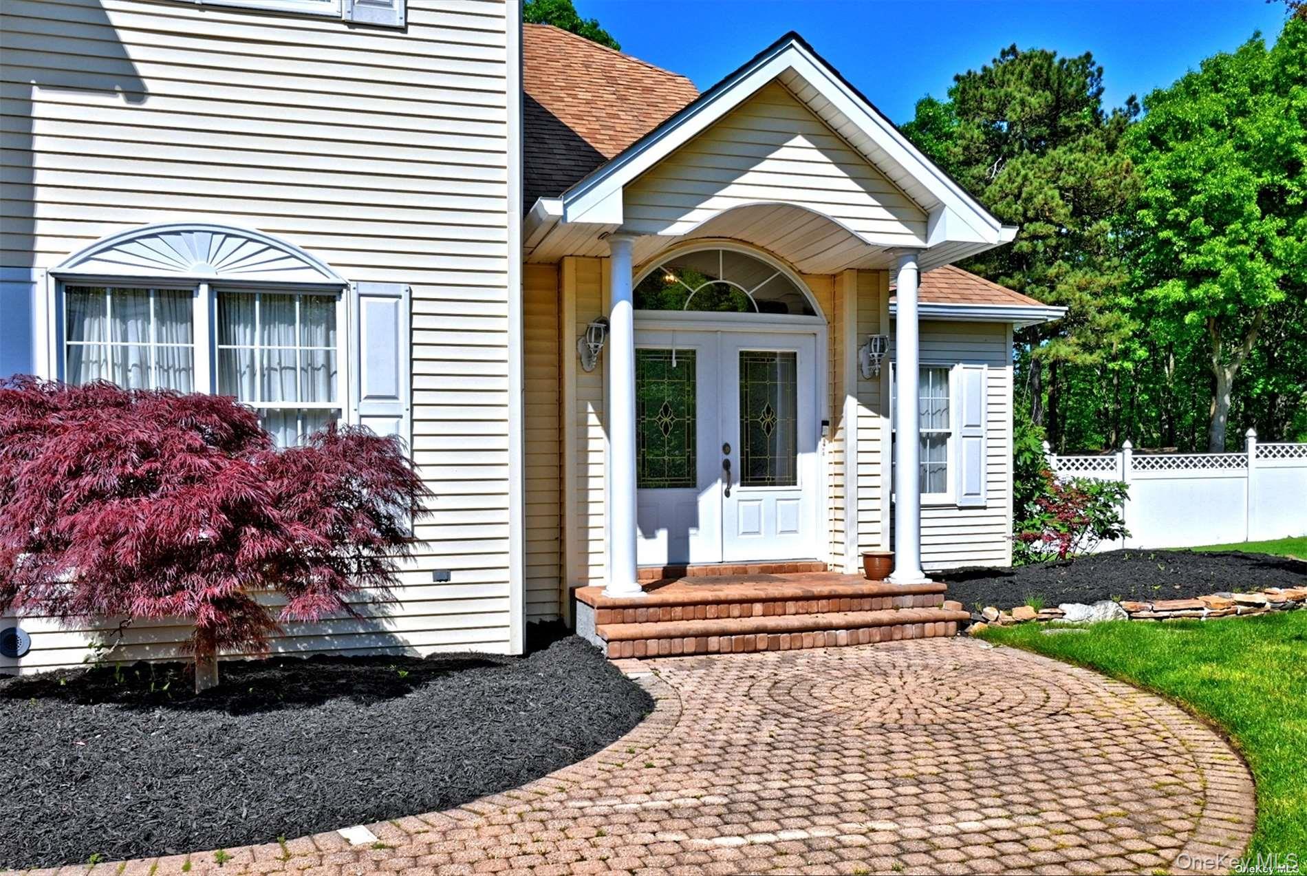 3 Leahs, Smithtown, NY 11787