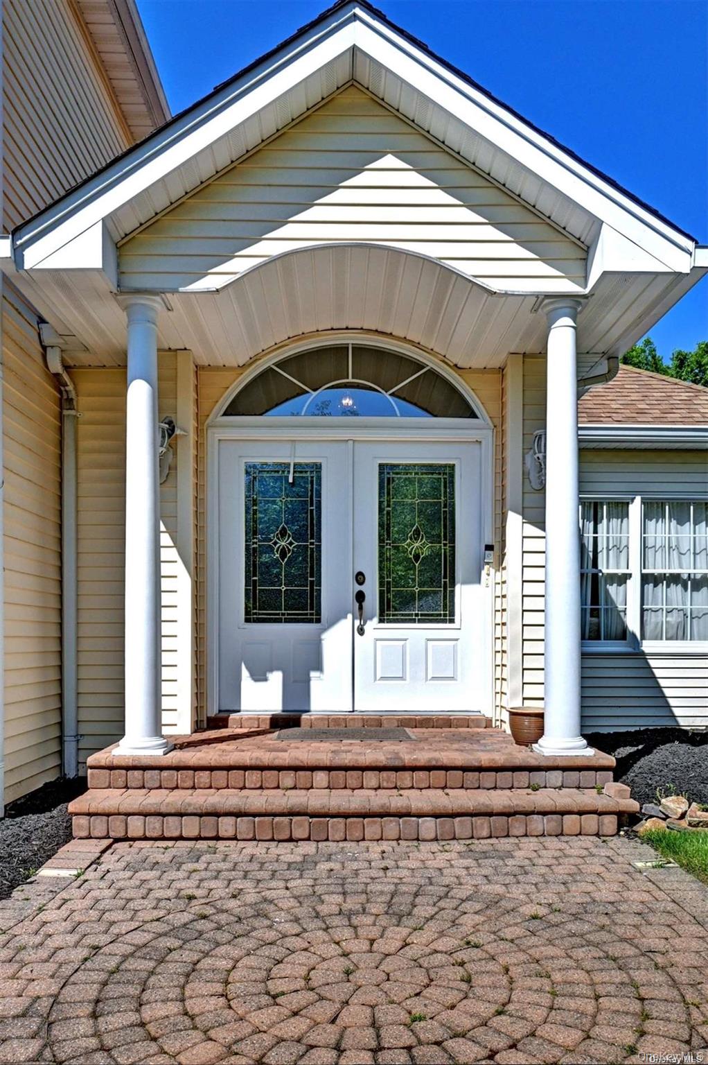 3 Leahs, Smithtown, NY 11787