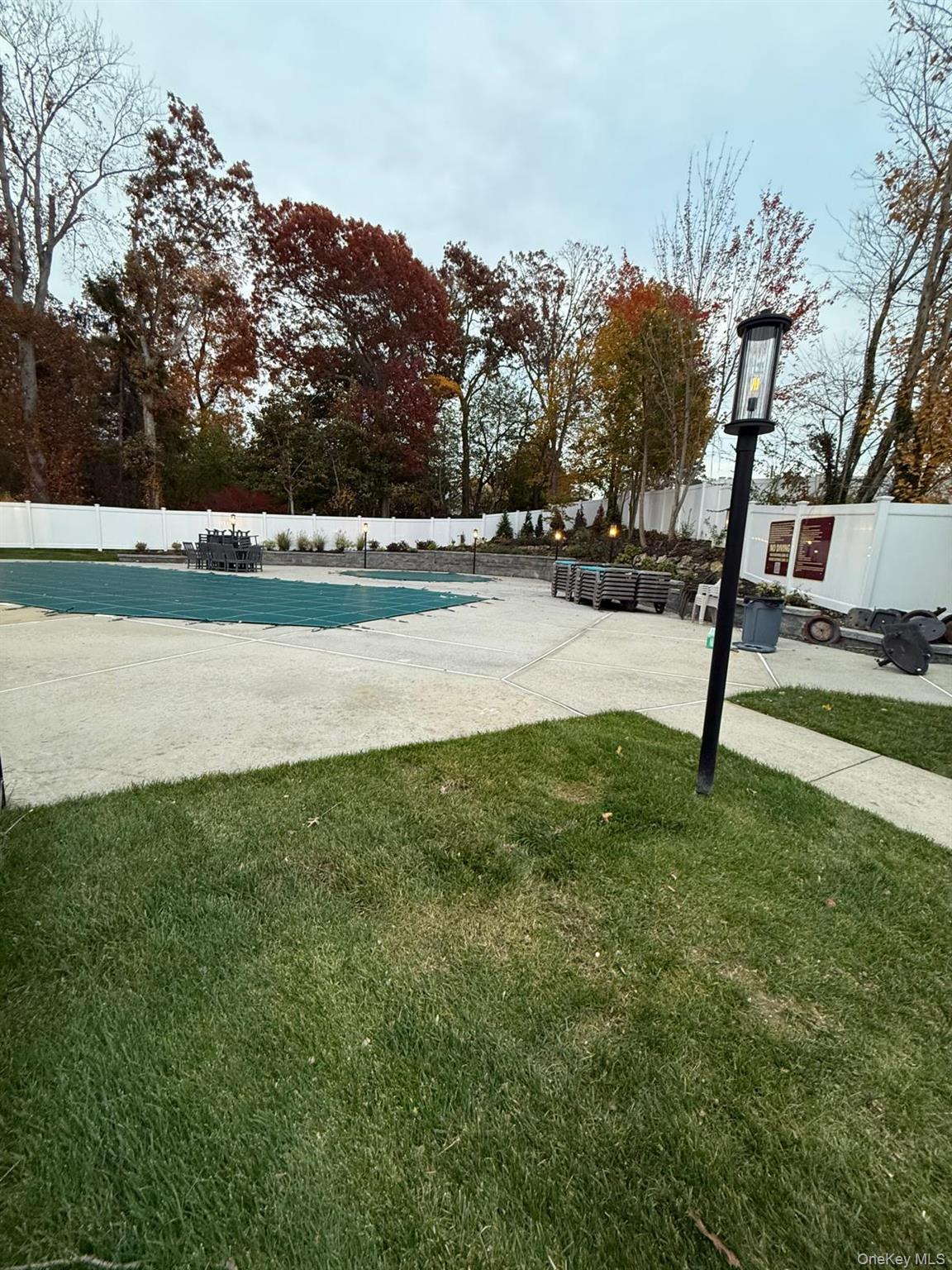 128 Santa Barbara Drive # 128, Plainview, NY 11803