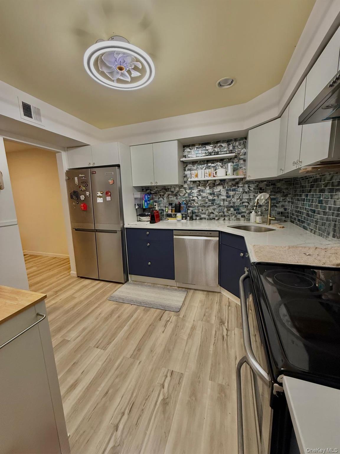 128 Santa Barbara Drive # 128, Plainview, NY 11803