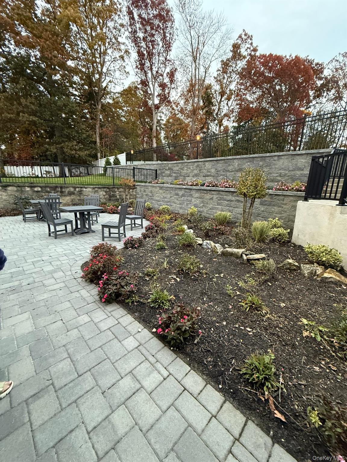 128 Santa Barbara Drive # 128, Plainview, NY 11803