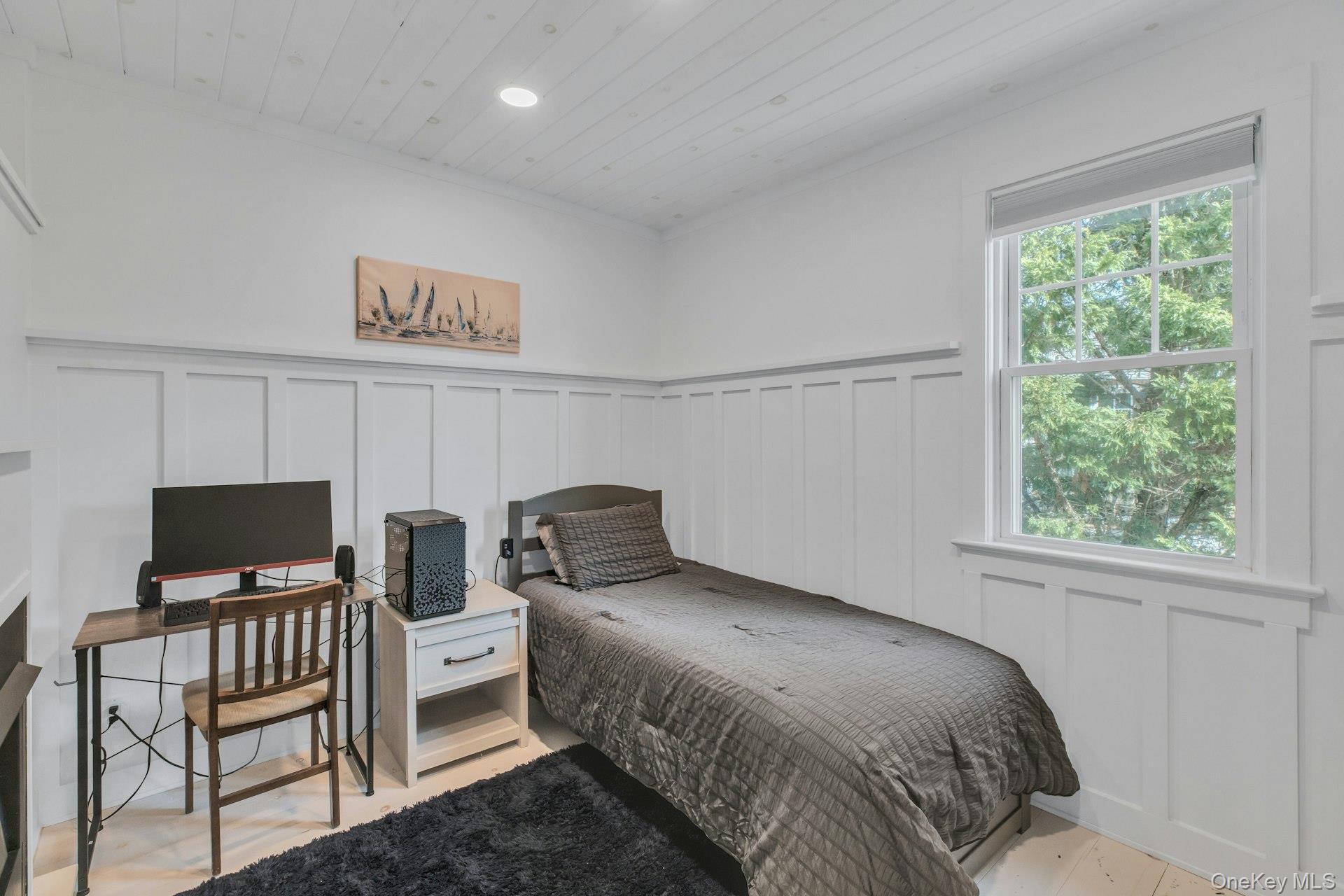 7 Springville Circle, Hampton Bays, NY 11946