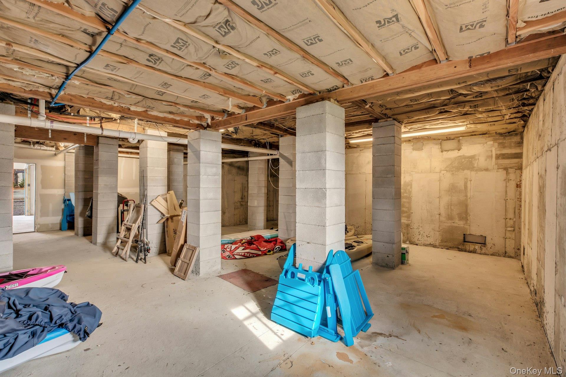 7 Springville Circle, Hampton Bays, NY 11946