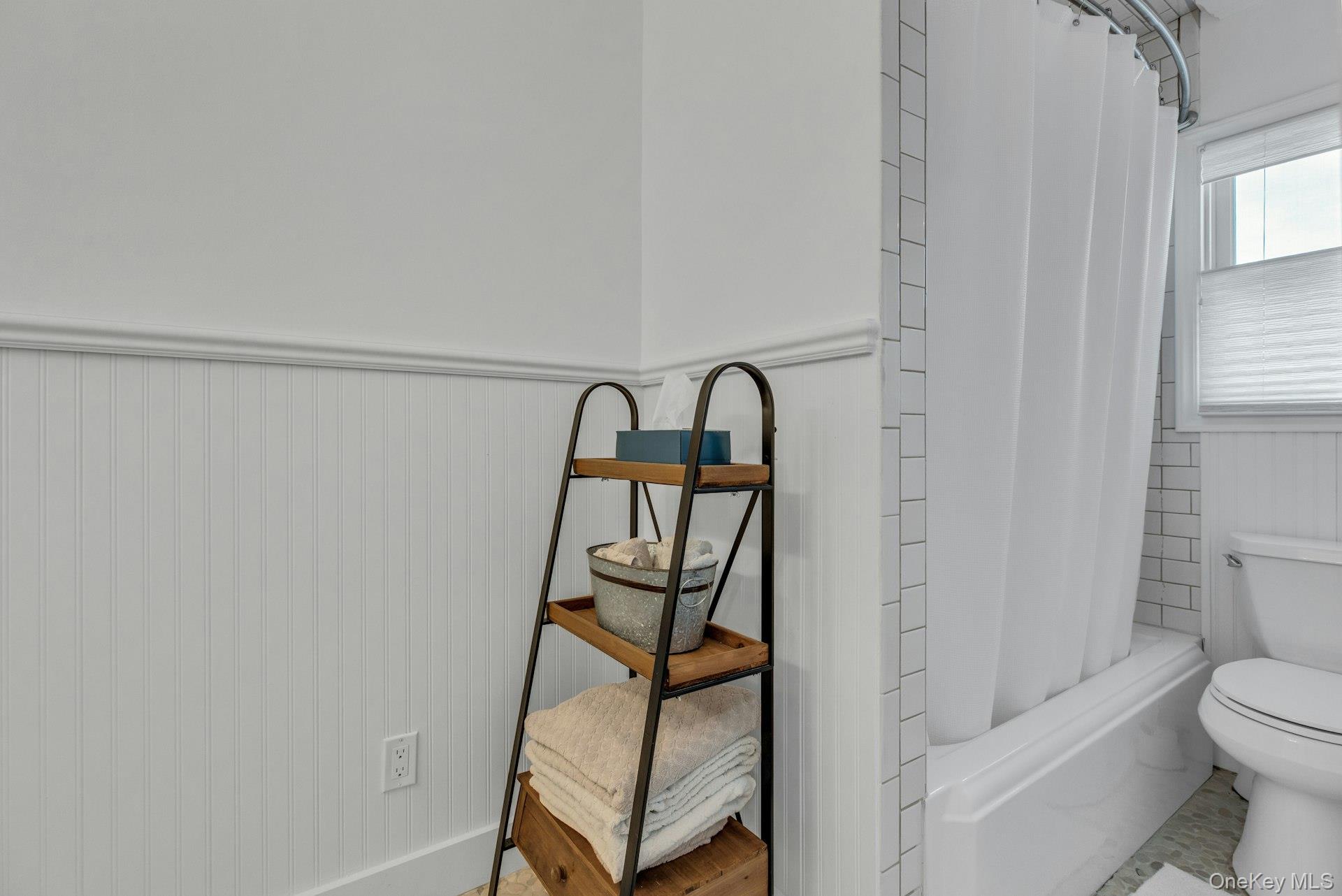 7 Springville Circle, Hampton Bays, NY 11946