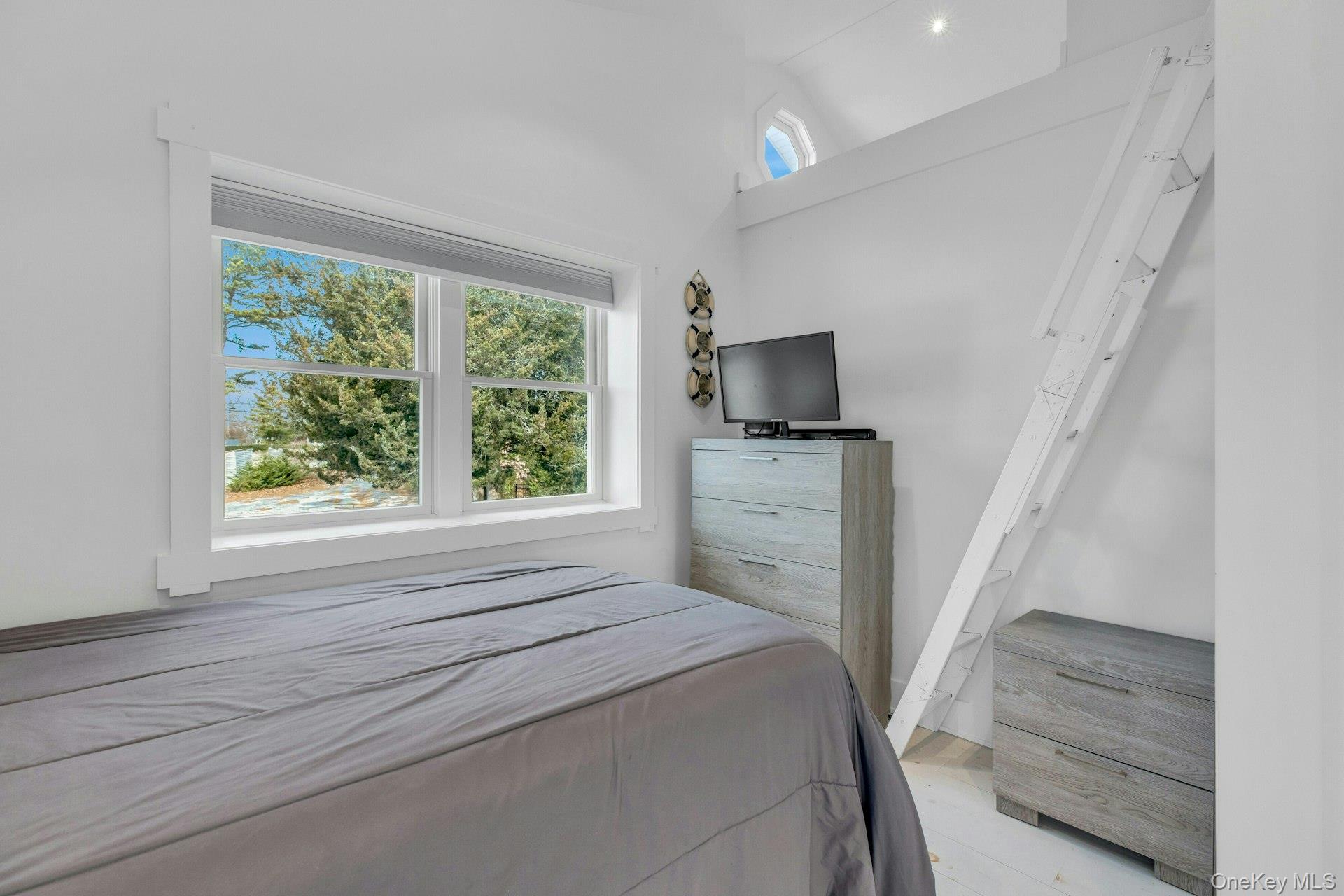 7 Springville Circle, Hampton Bays, NY 11946