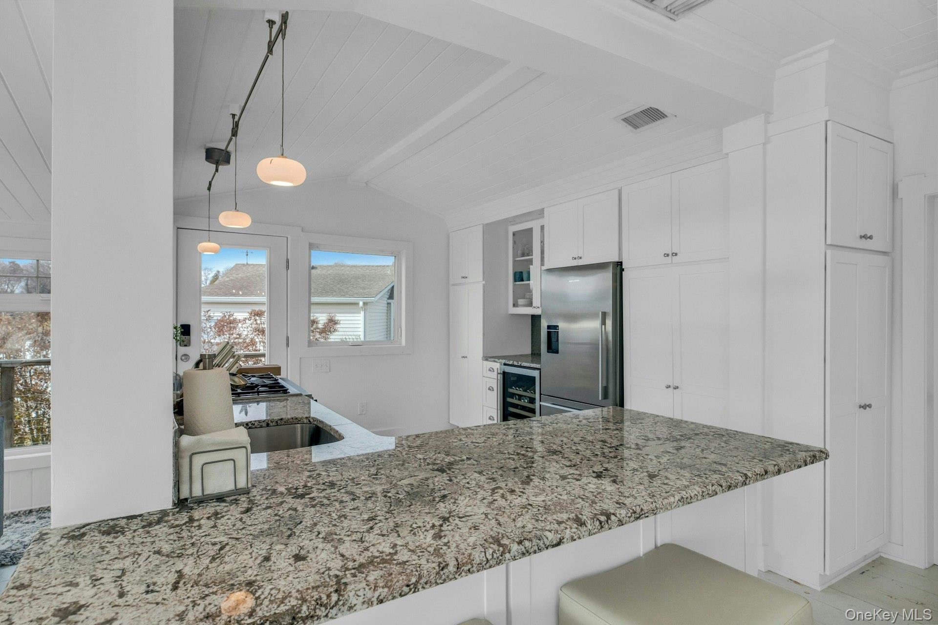 7 Springville Circle, Hampton Bays, NY 11946