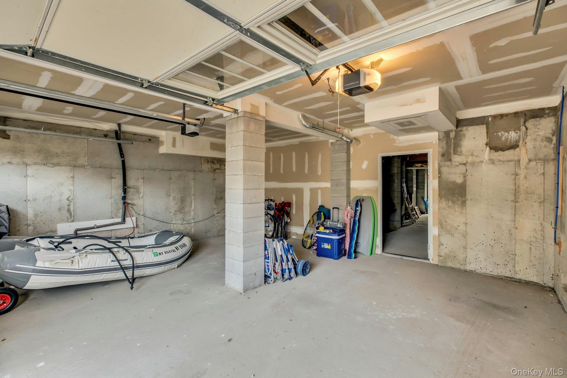 7 Springville Circle, Hampton Bays, NY 11946