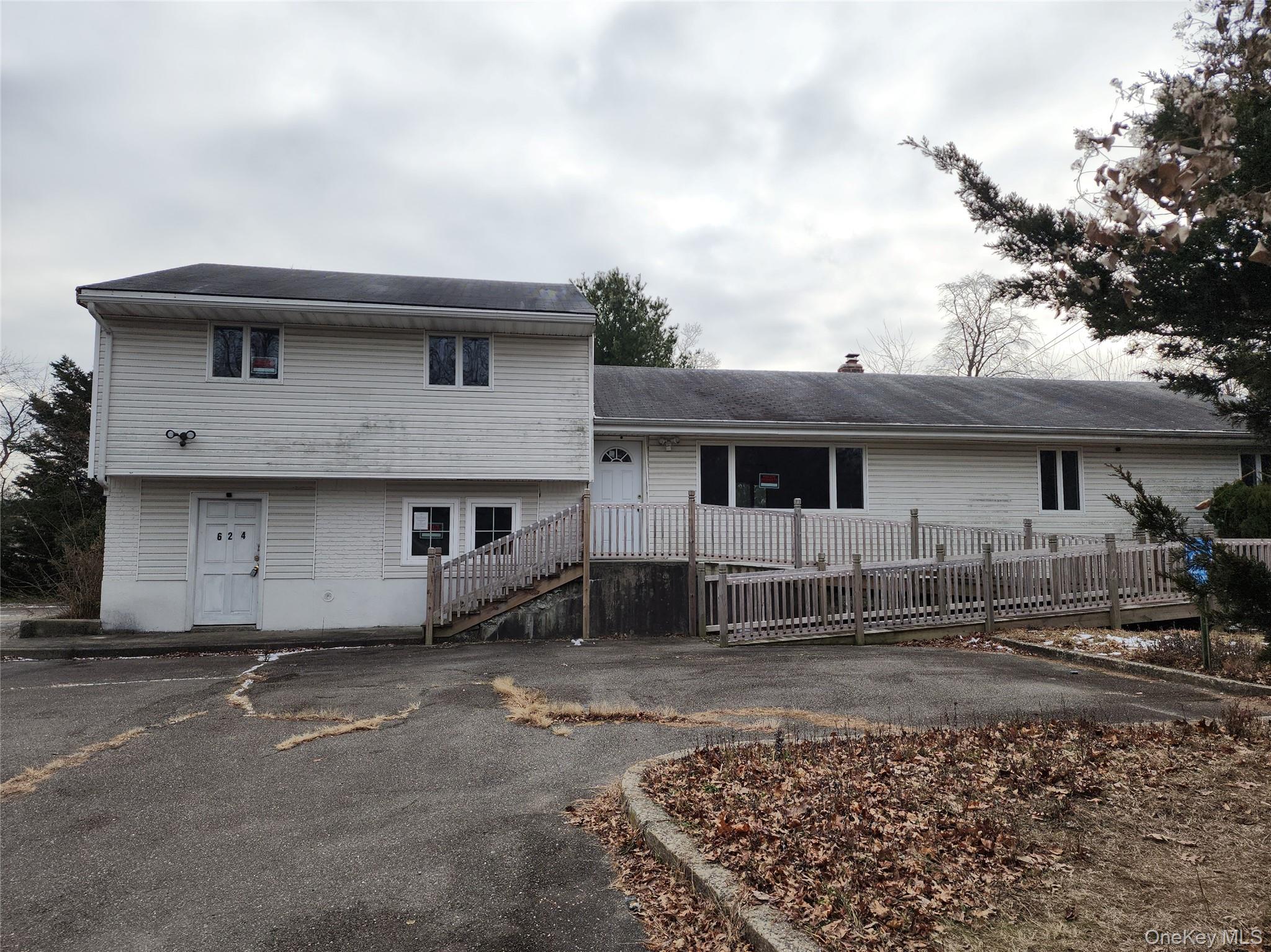 624 Montauk Highway, West Islip, NY 11795