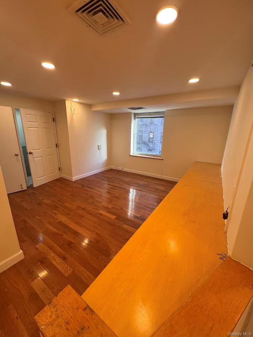 13332 41st Road # 3B, Flushing, NY 11355