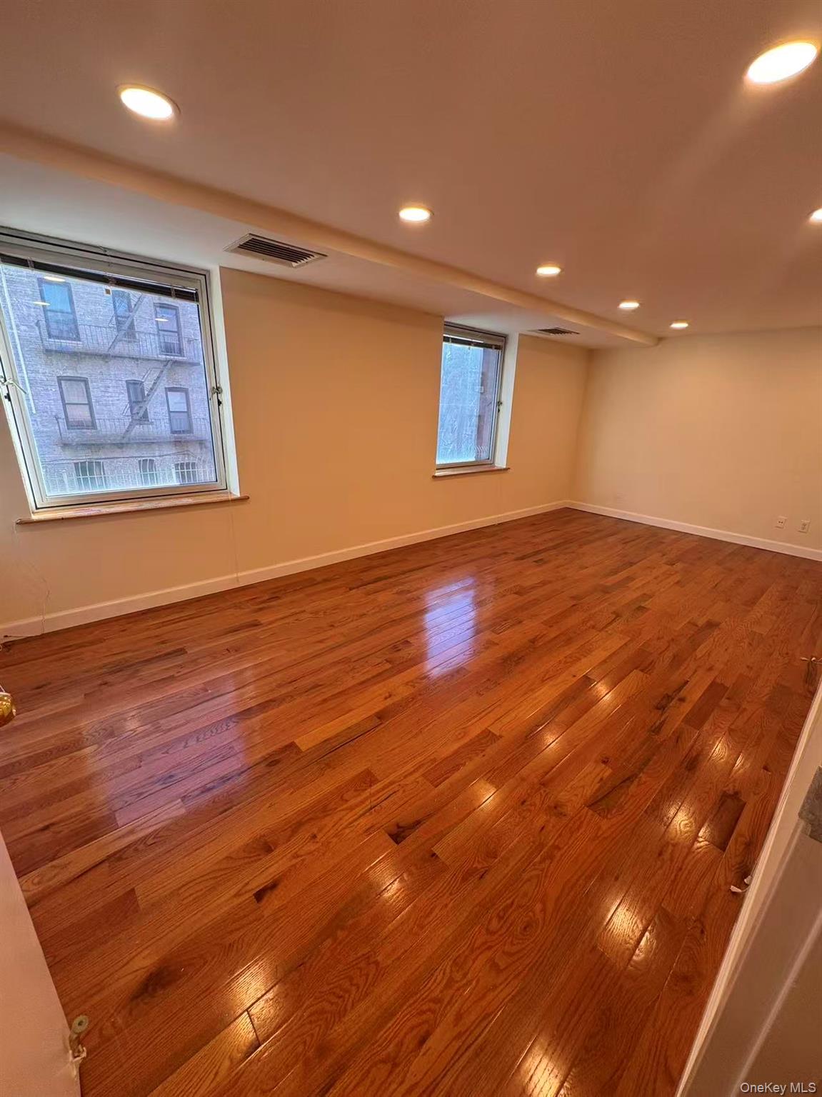 13332 41st Road # 3B, Flushing, NY 11355