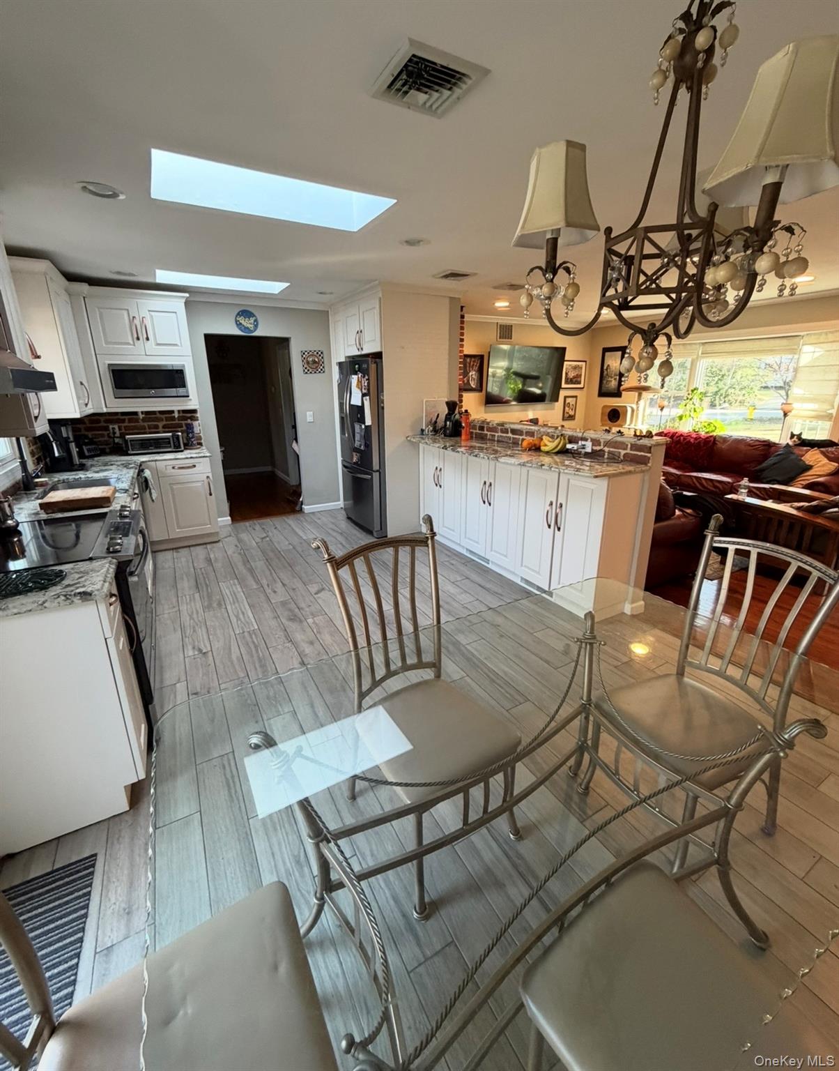 19 New Mill Road, Smithtown, NY 11787