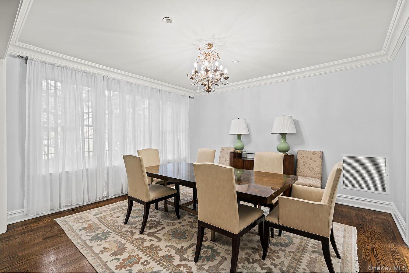 47 Valley Road, Old Westbury, NY 11568