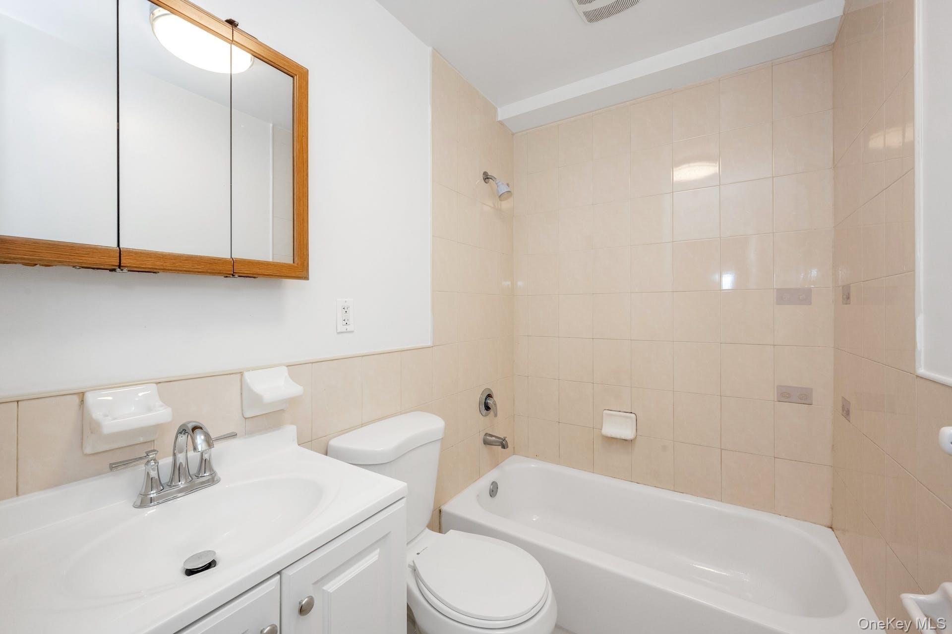 3313 Rombouts Avenue, Bronx, NY 10475