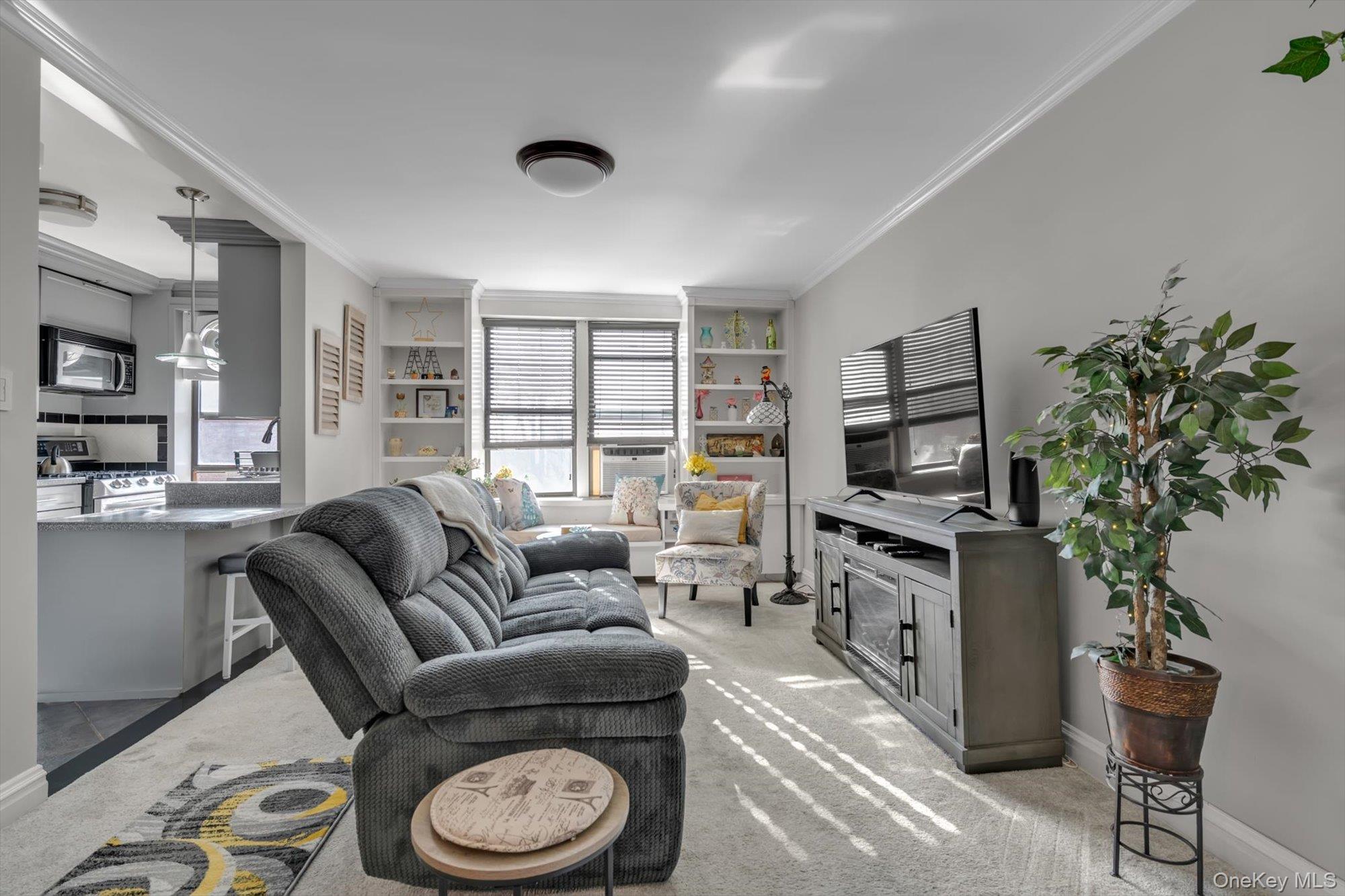 83-25 98 st # 4L, Woodhaven, NY 11421