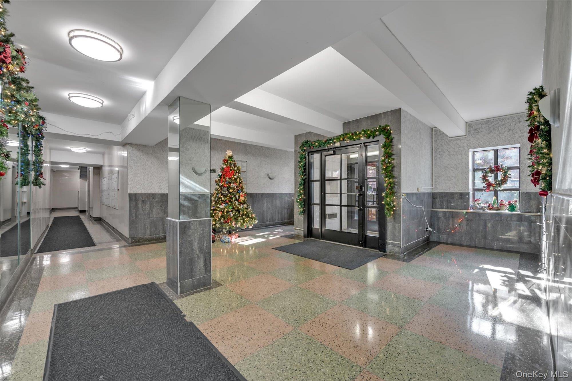 83-25 98 st # 4L, Woodhaven, NY 11421