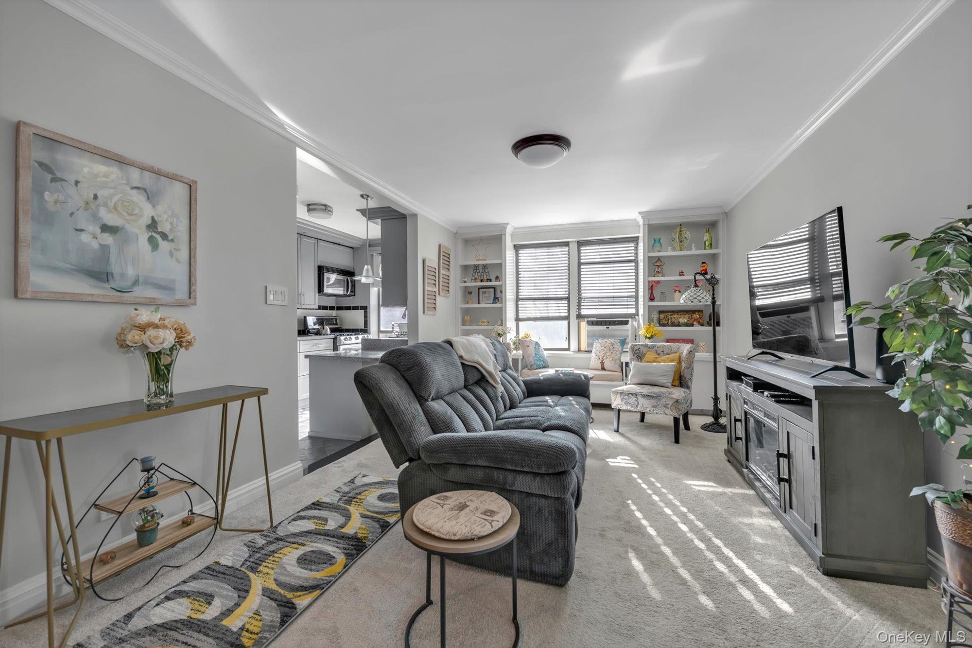 83-25 98 st # 4L, Woodhaven, NY 11421