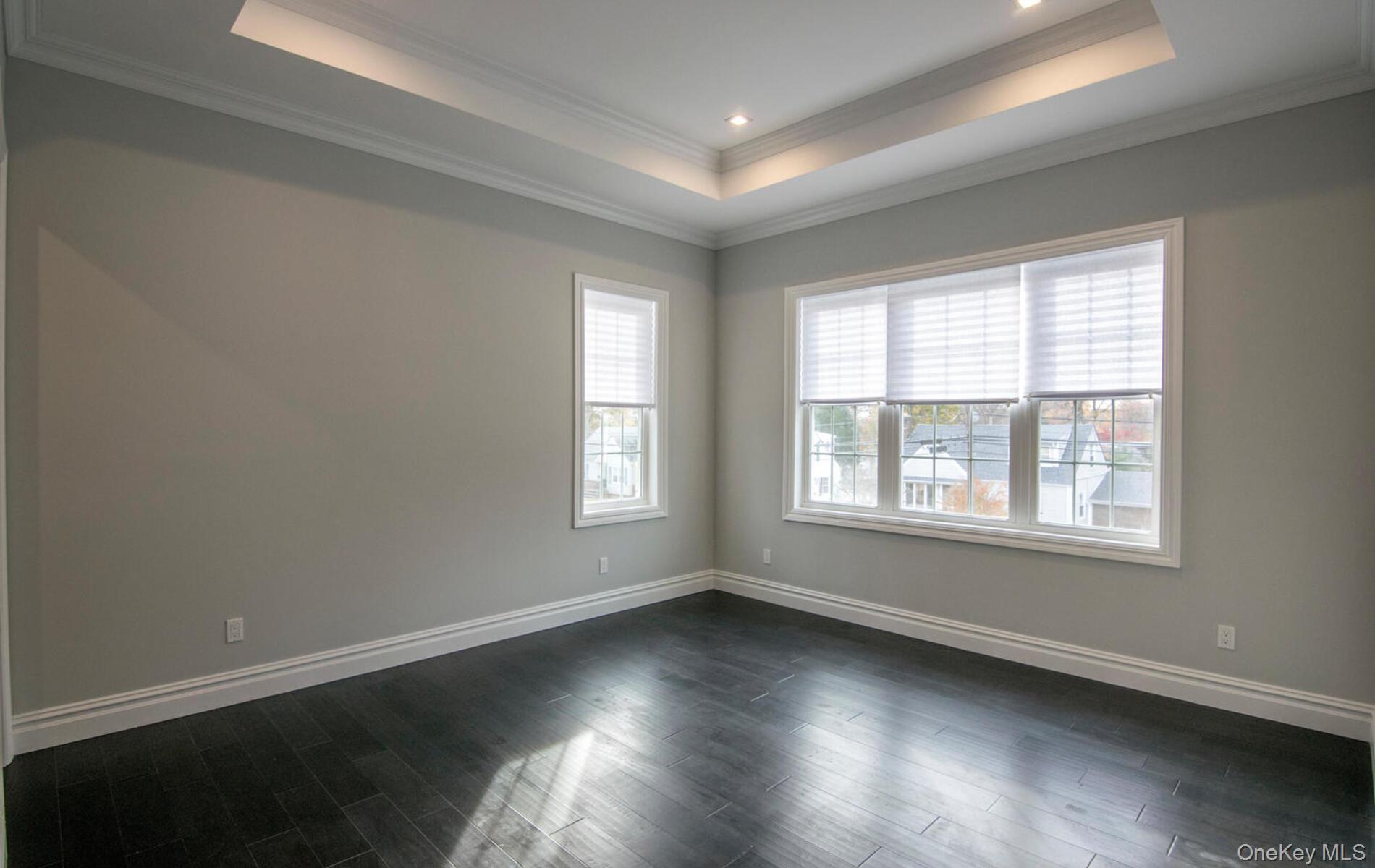 2 Seaman, Glen Cove, NY 11542